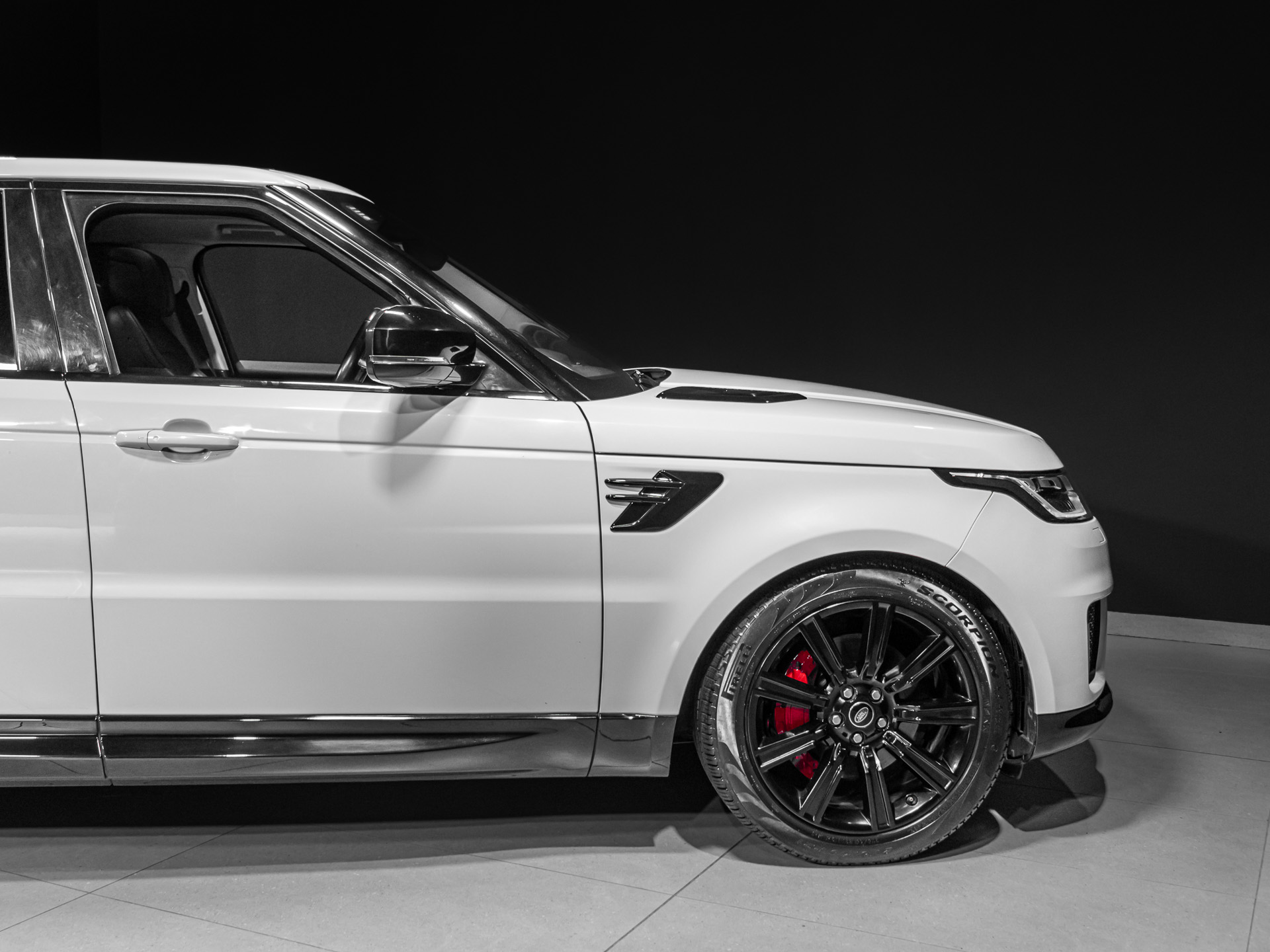 white Range rover Sport HSE-3266