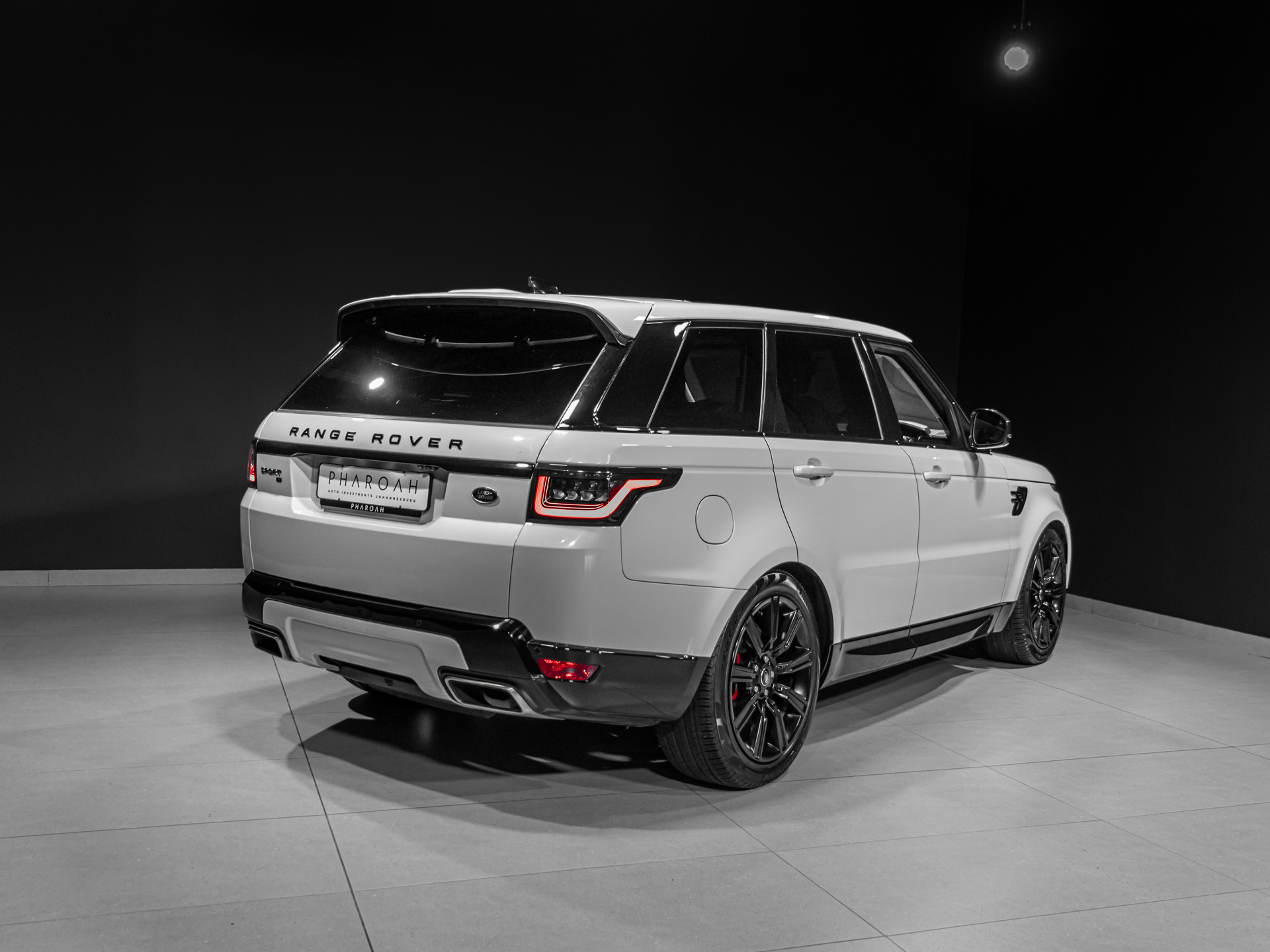 white Range rover Sport HSE-3279