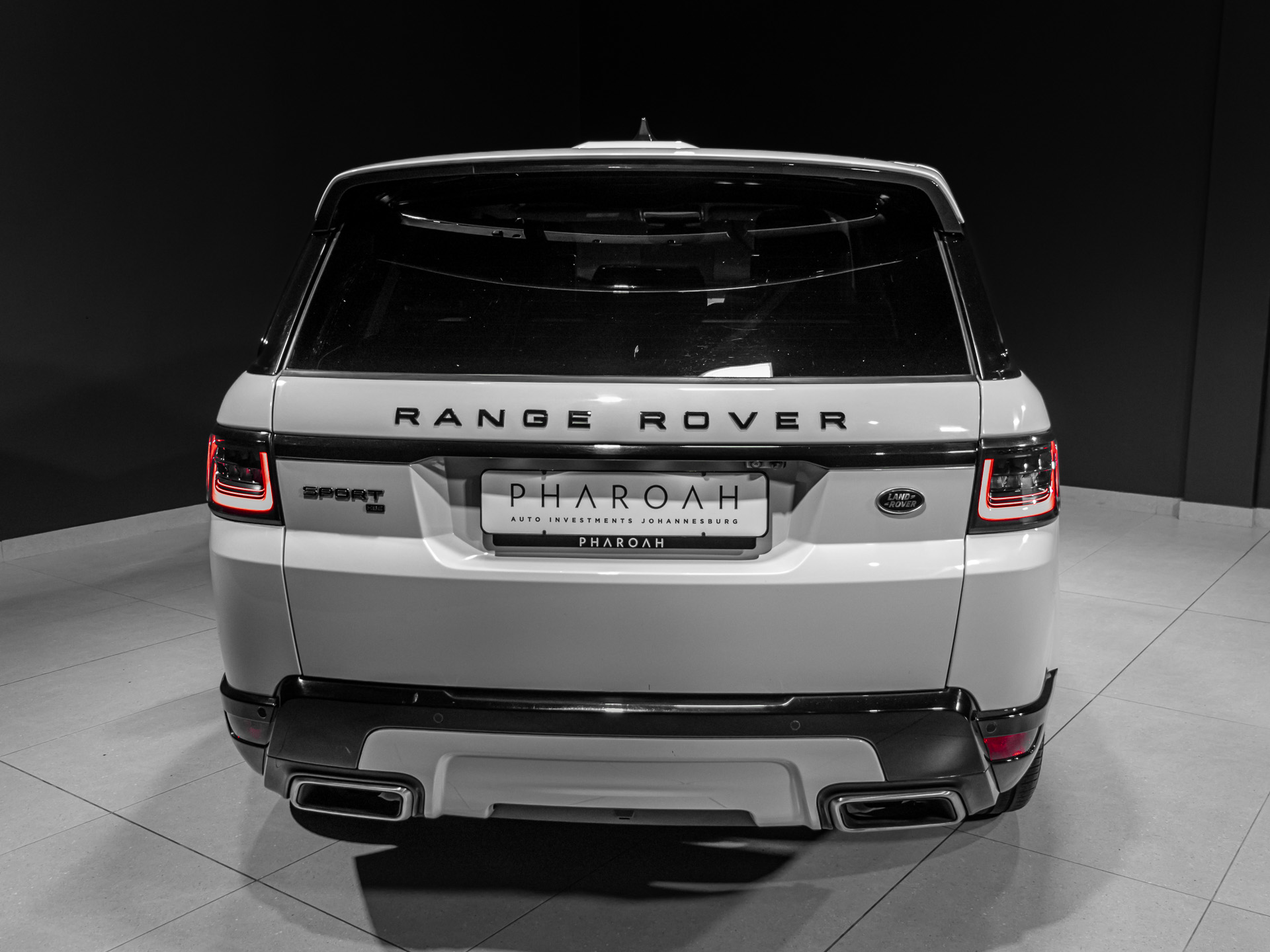 white Range rover Sport HSE-3288
