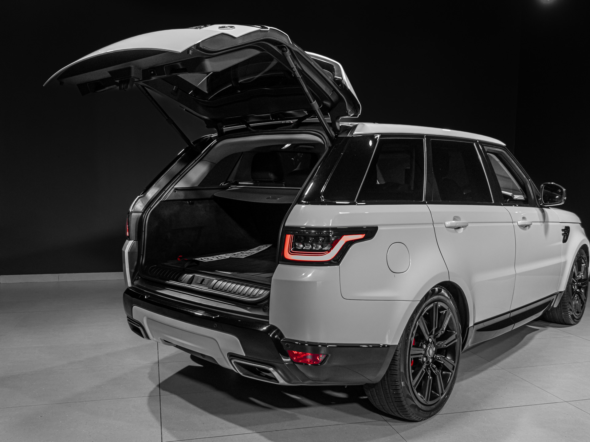 white Range rover Sport HSE-3293