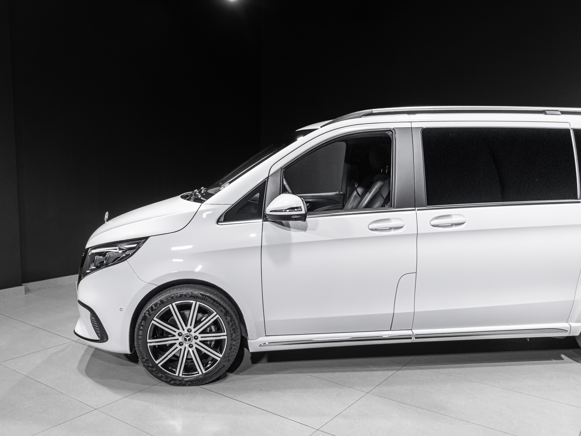 White Mercedes-Benz V300d for sale