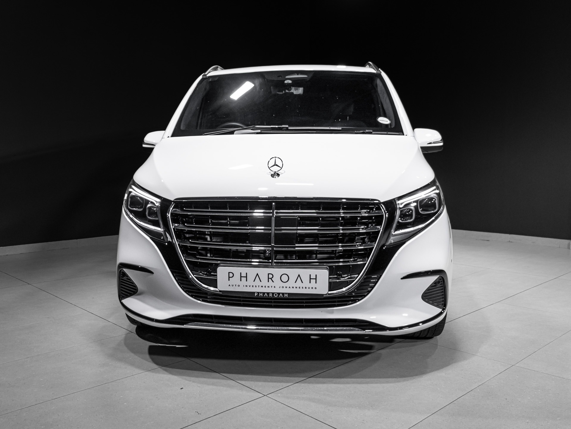 White Mercedes-Benz V300d for sale