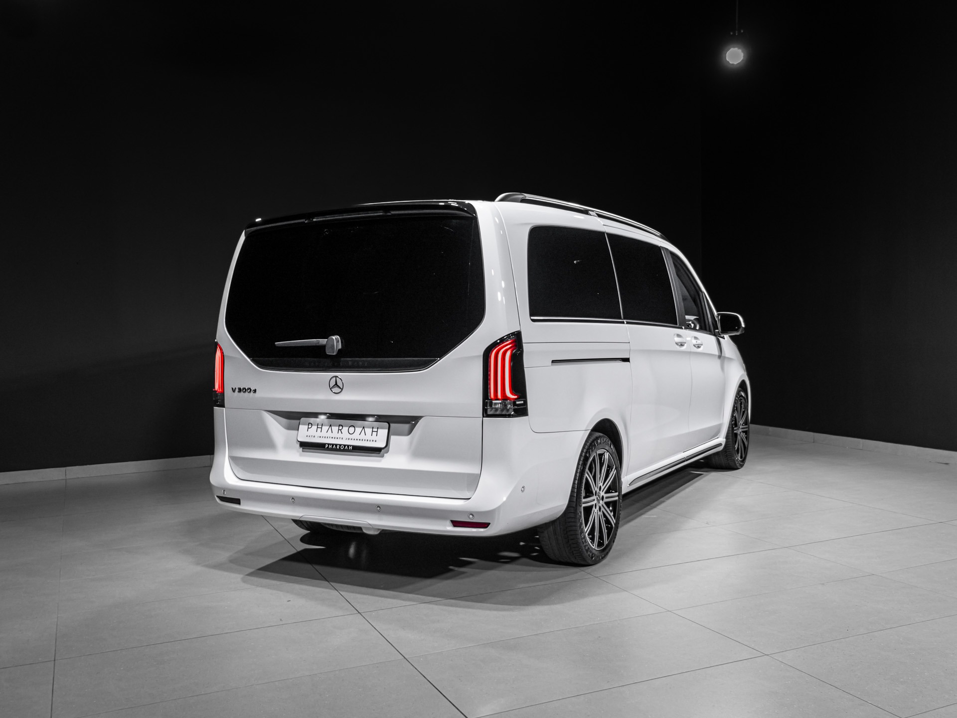 White Mercedes-Benz V300d for sale