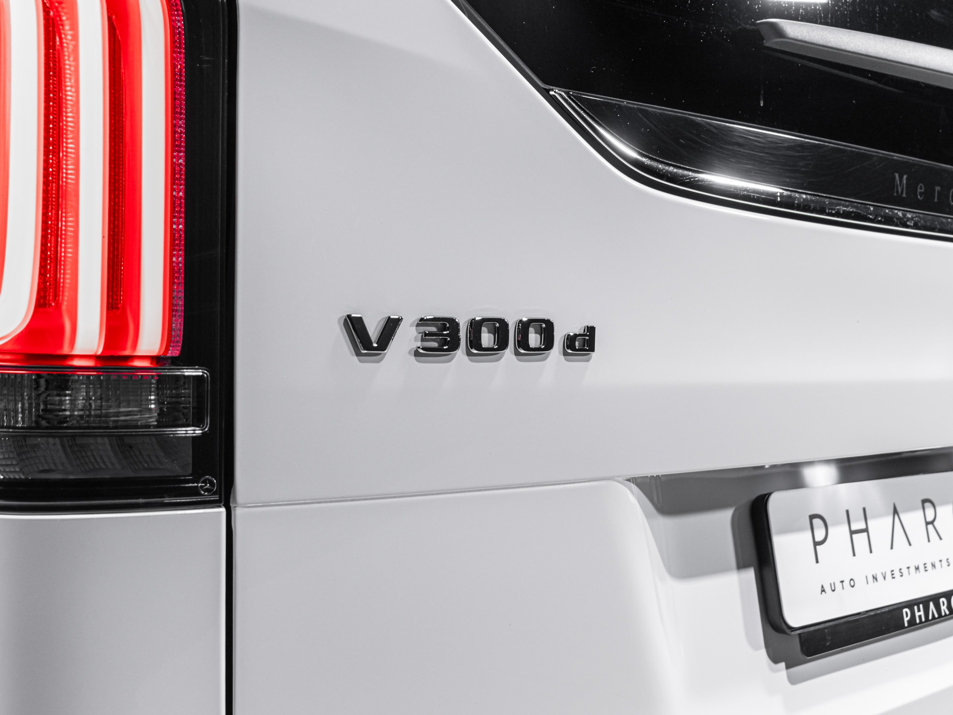 White Mercedes-Benz V300d for sale