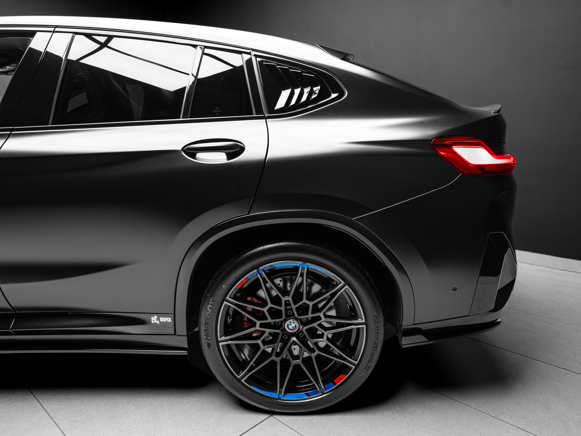 black bmw x4m 4