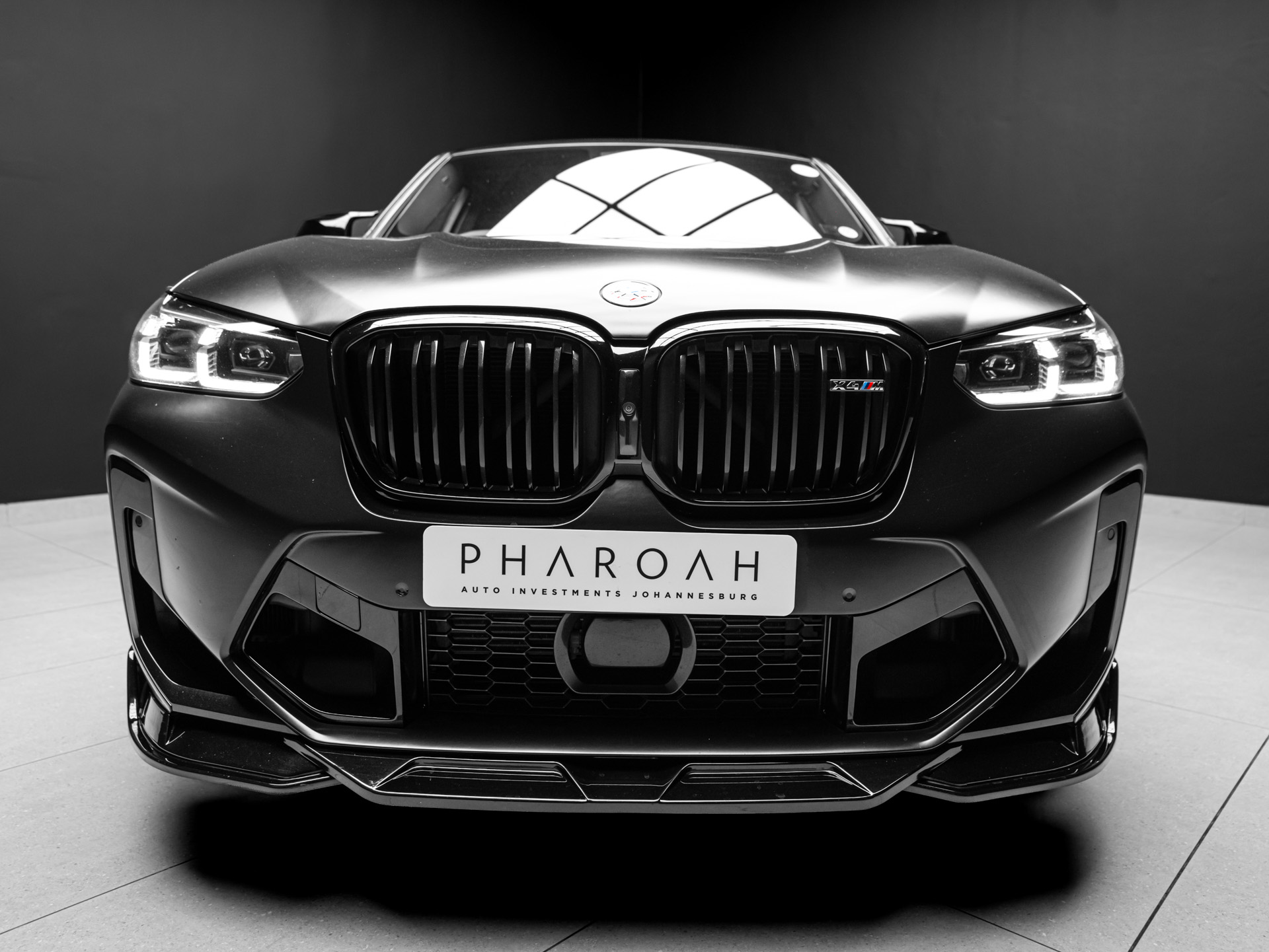black bmw x4m 8