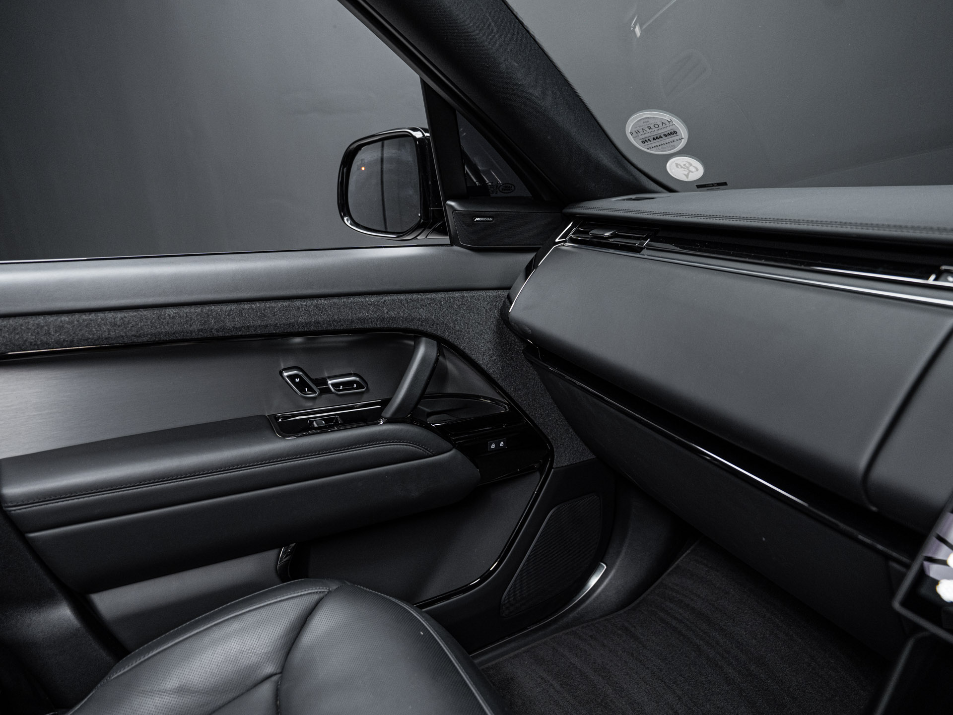 black range rover lumma 25