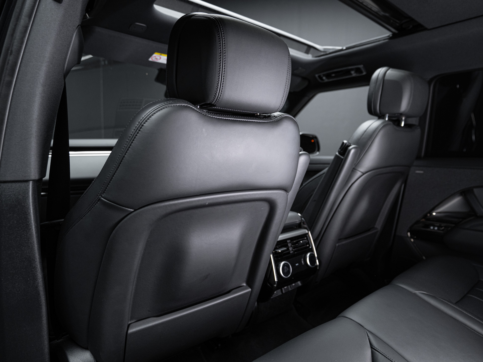 black range rover lumma 29