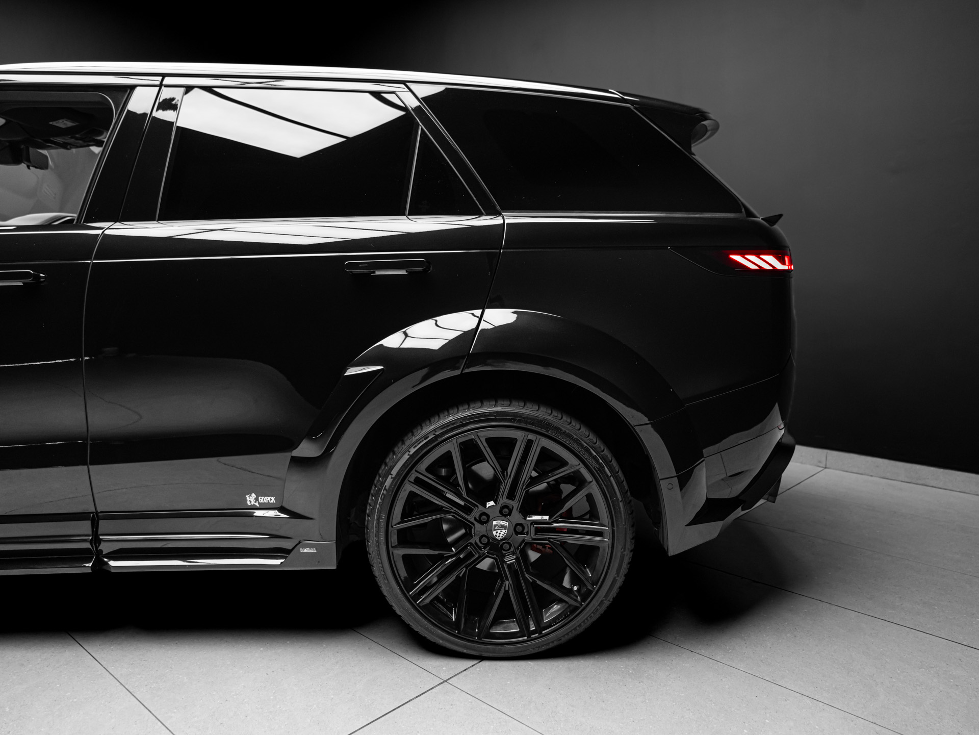 black range rover lumma 5