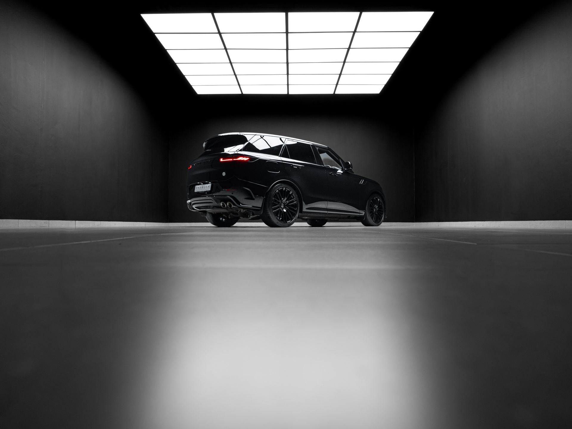 black range rover sv 12