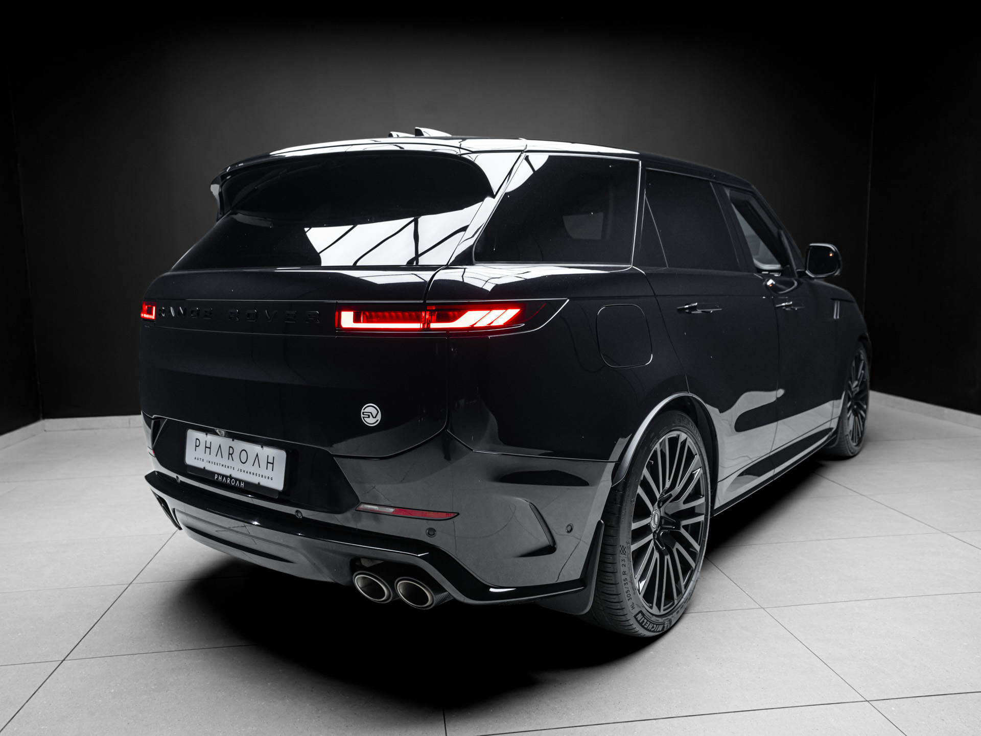 black range rover sv 13