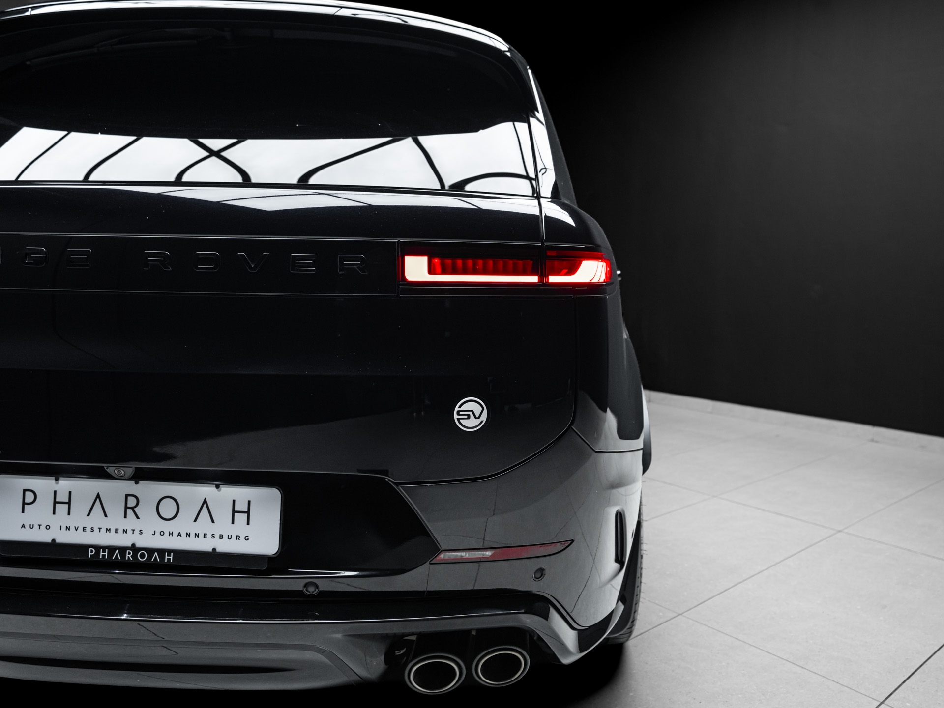black range rover sv 15