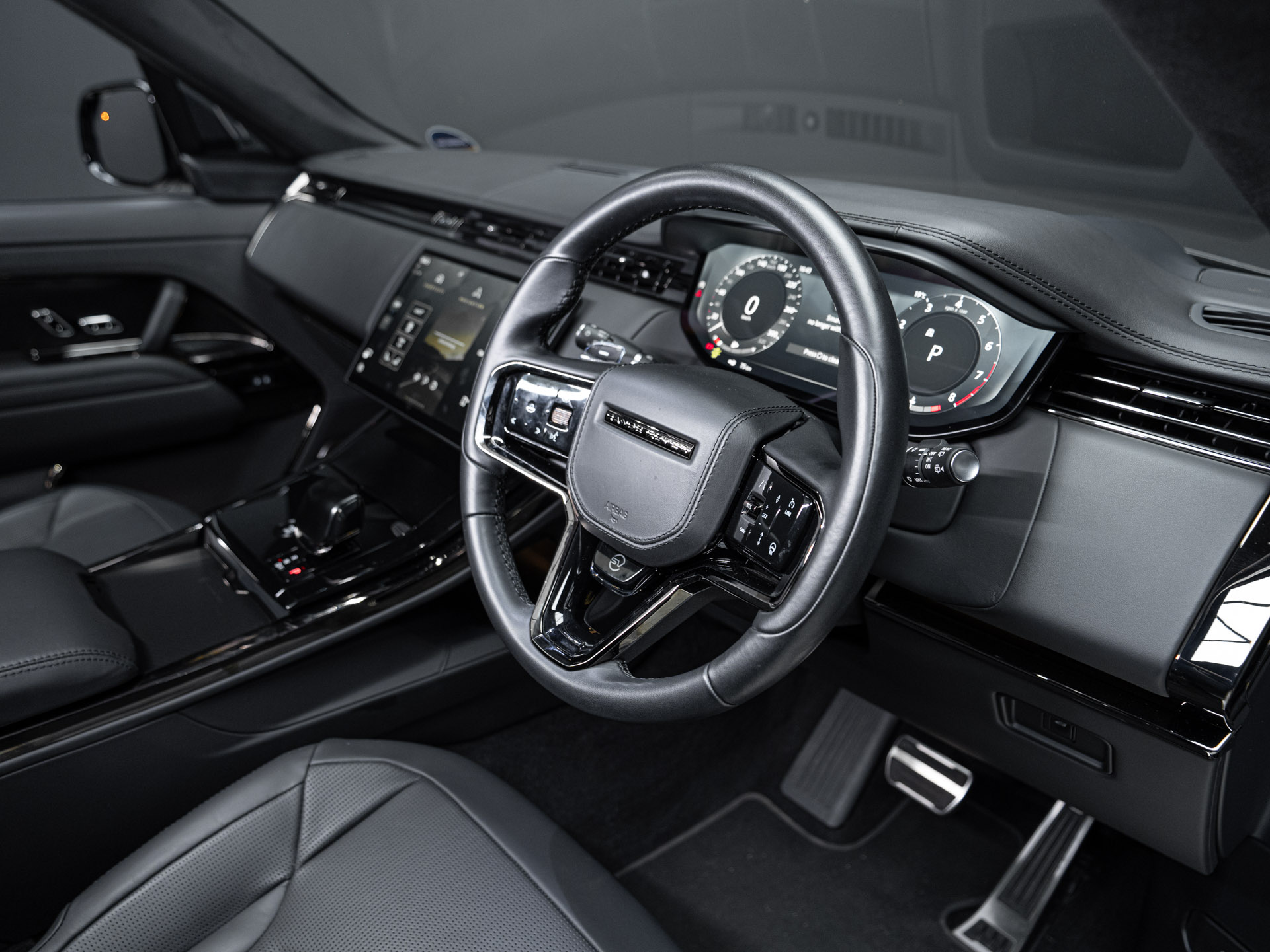 black range rover sv 18
