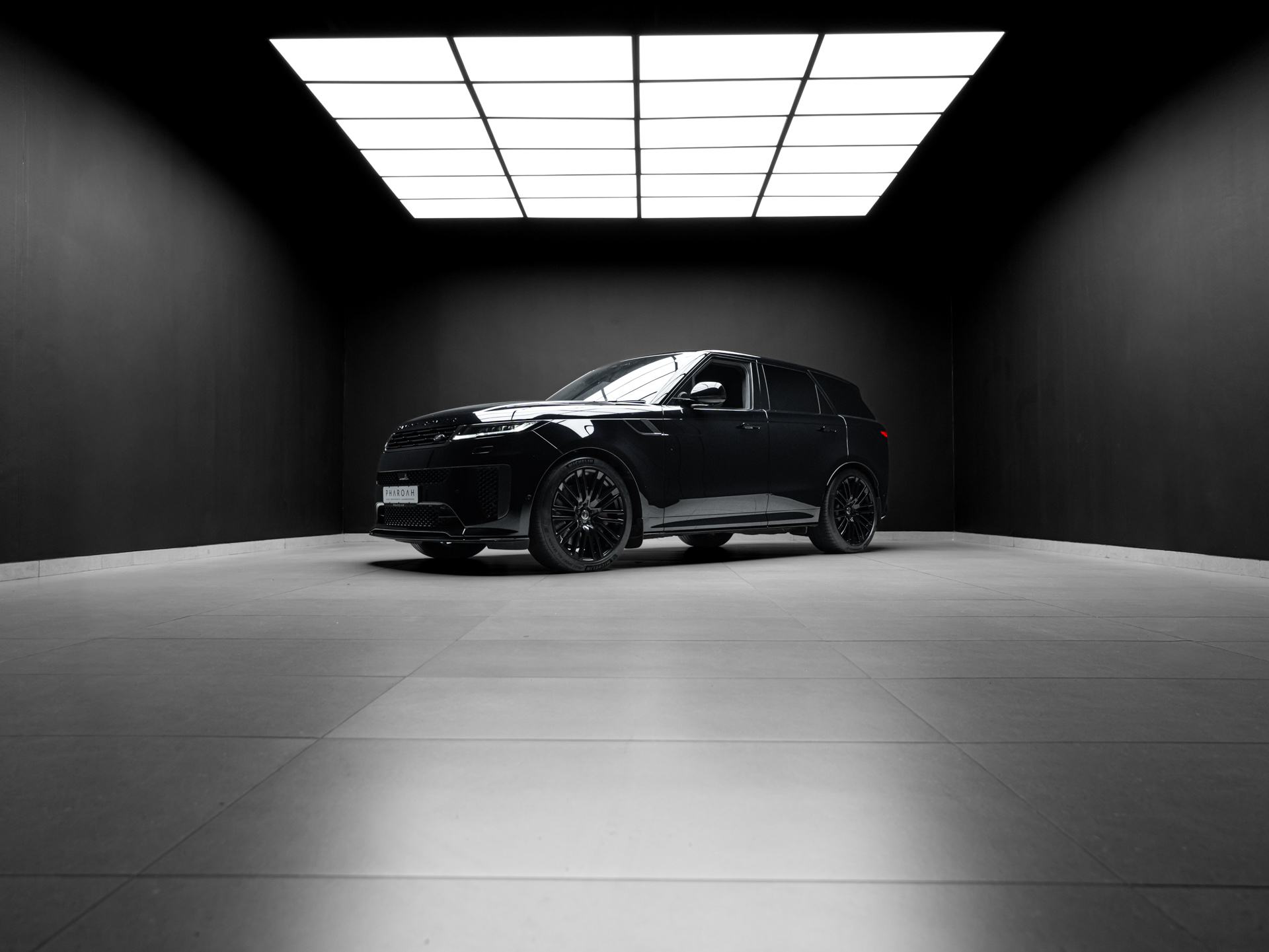 black range rover sv 2