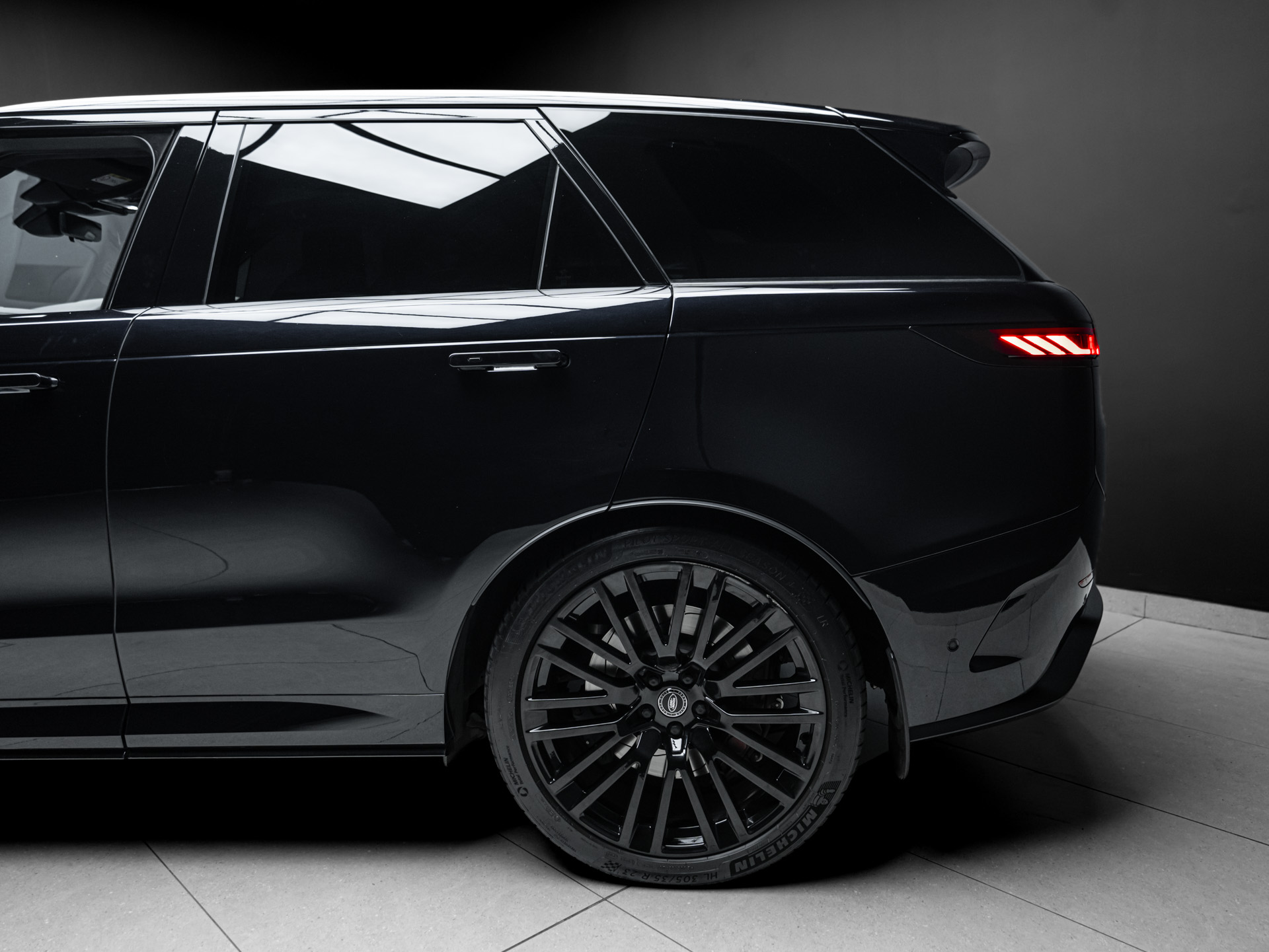 black range rover sv 5