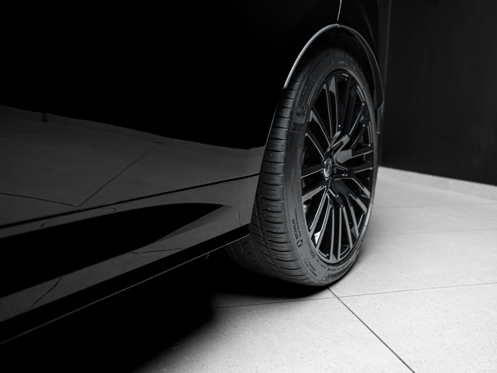 black range rover sv 6