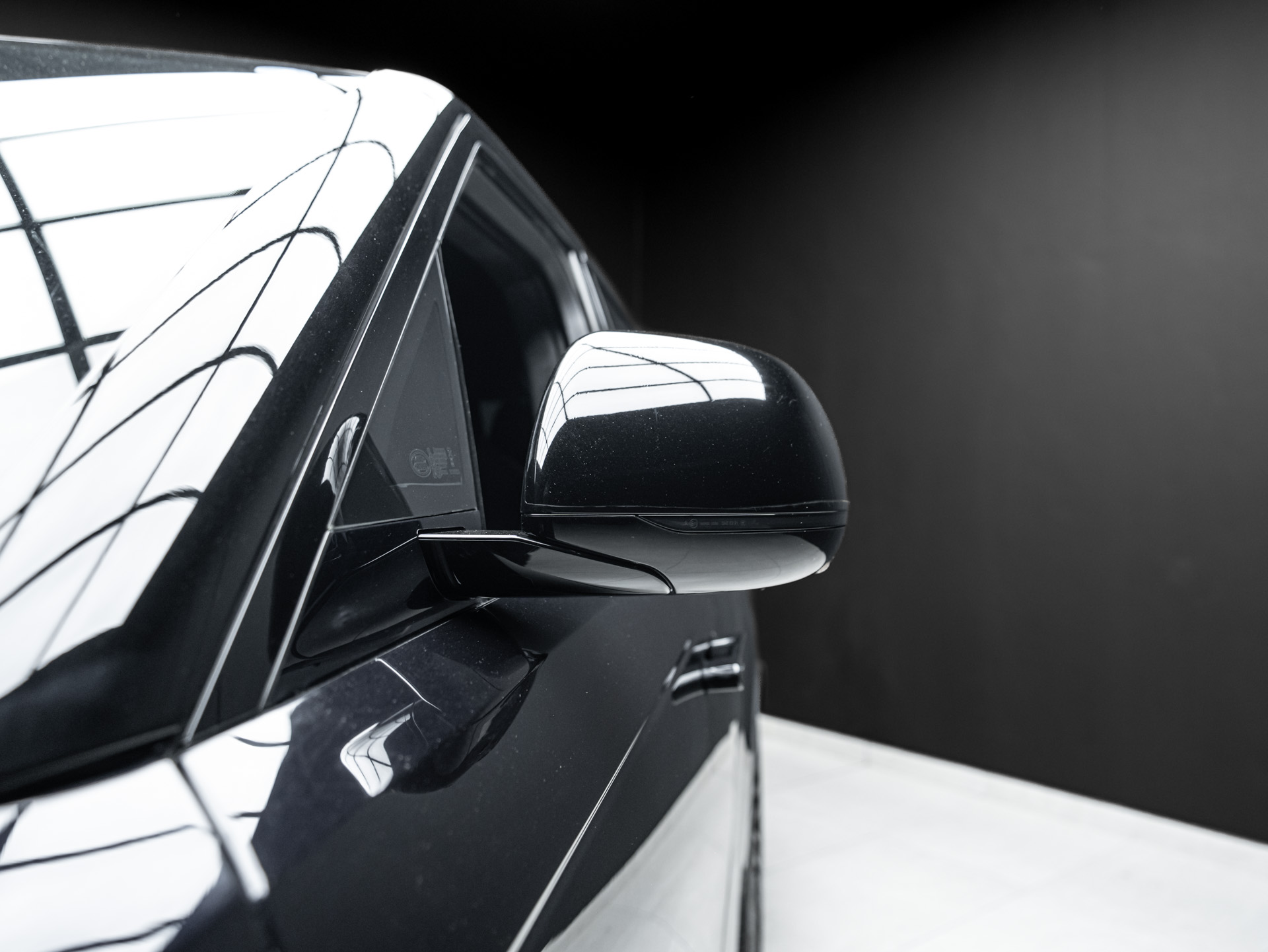 black range rover sv 7