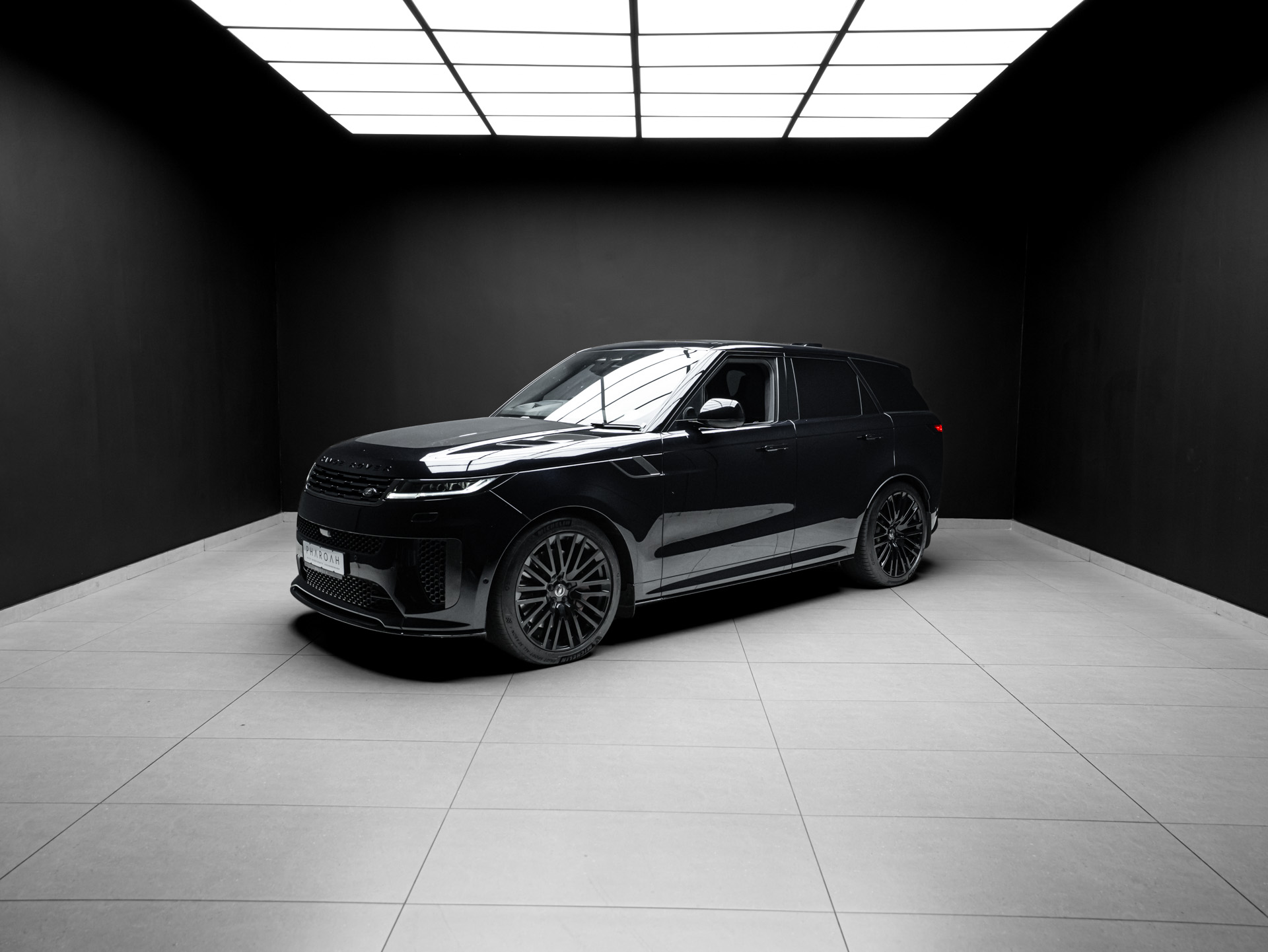 black range rover sv