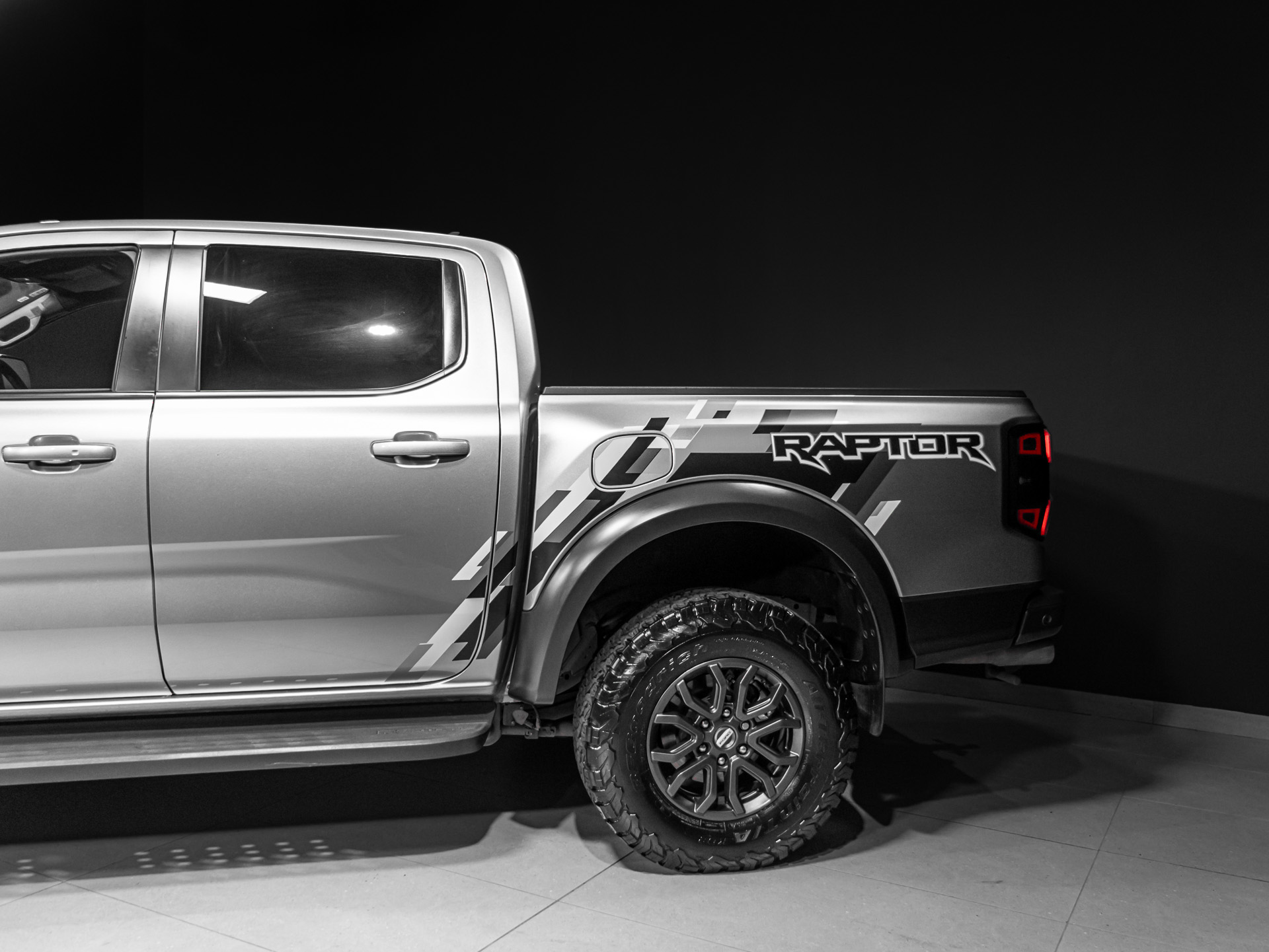 silver raptor 2349