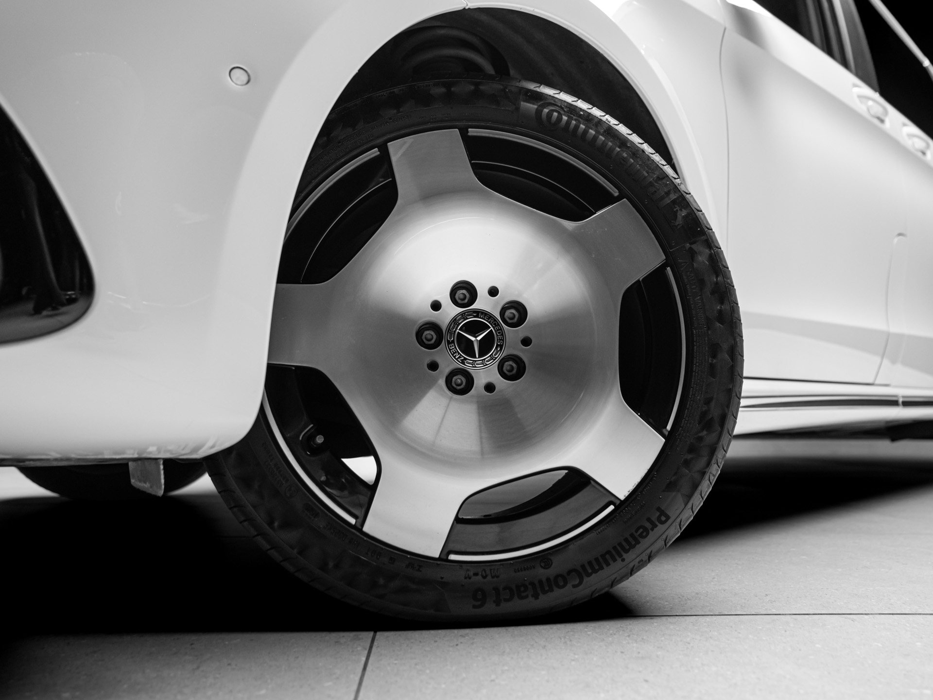 white merc v300d 10