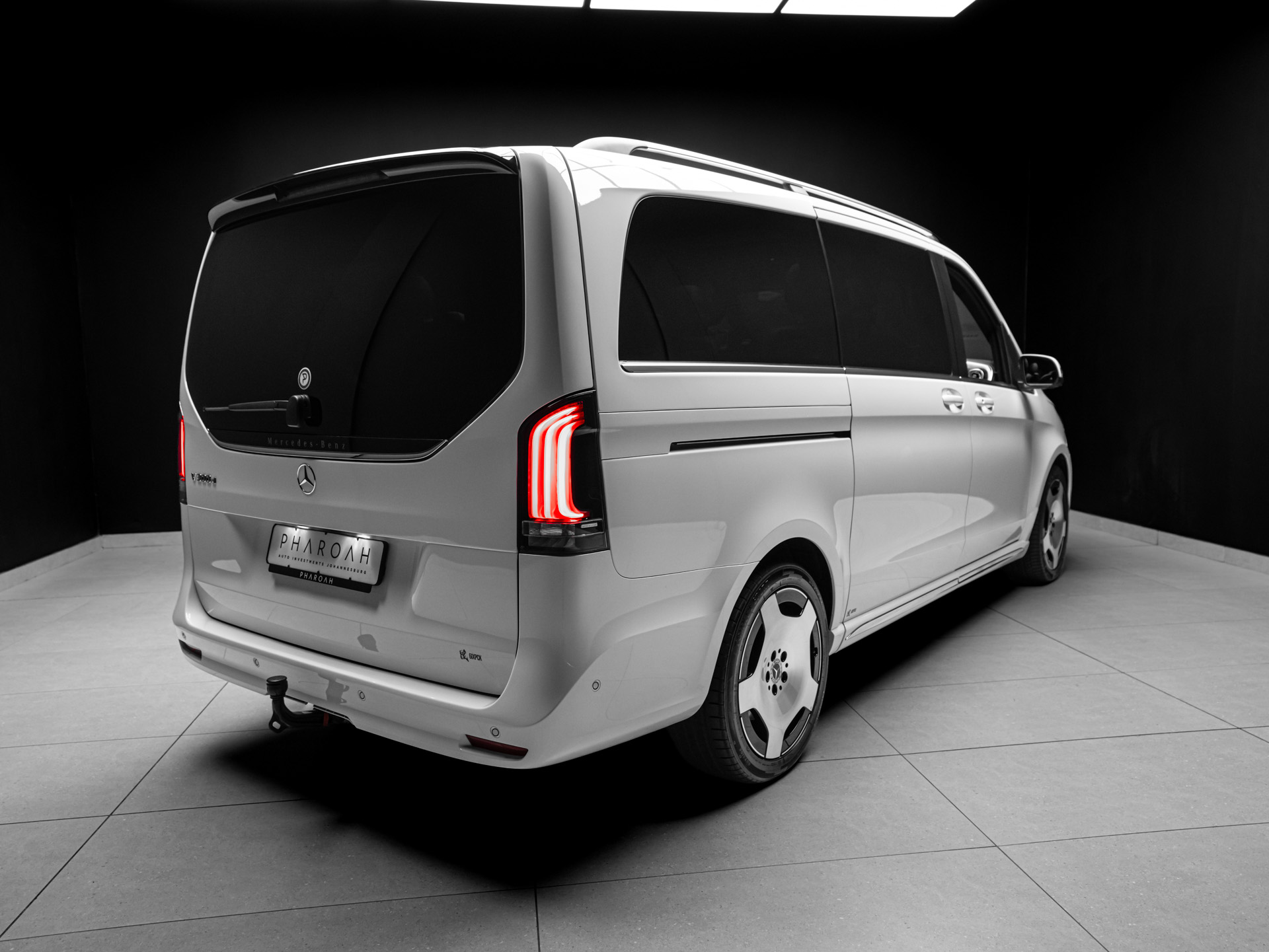 white merc v300d 13