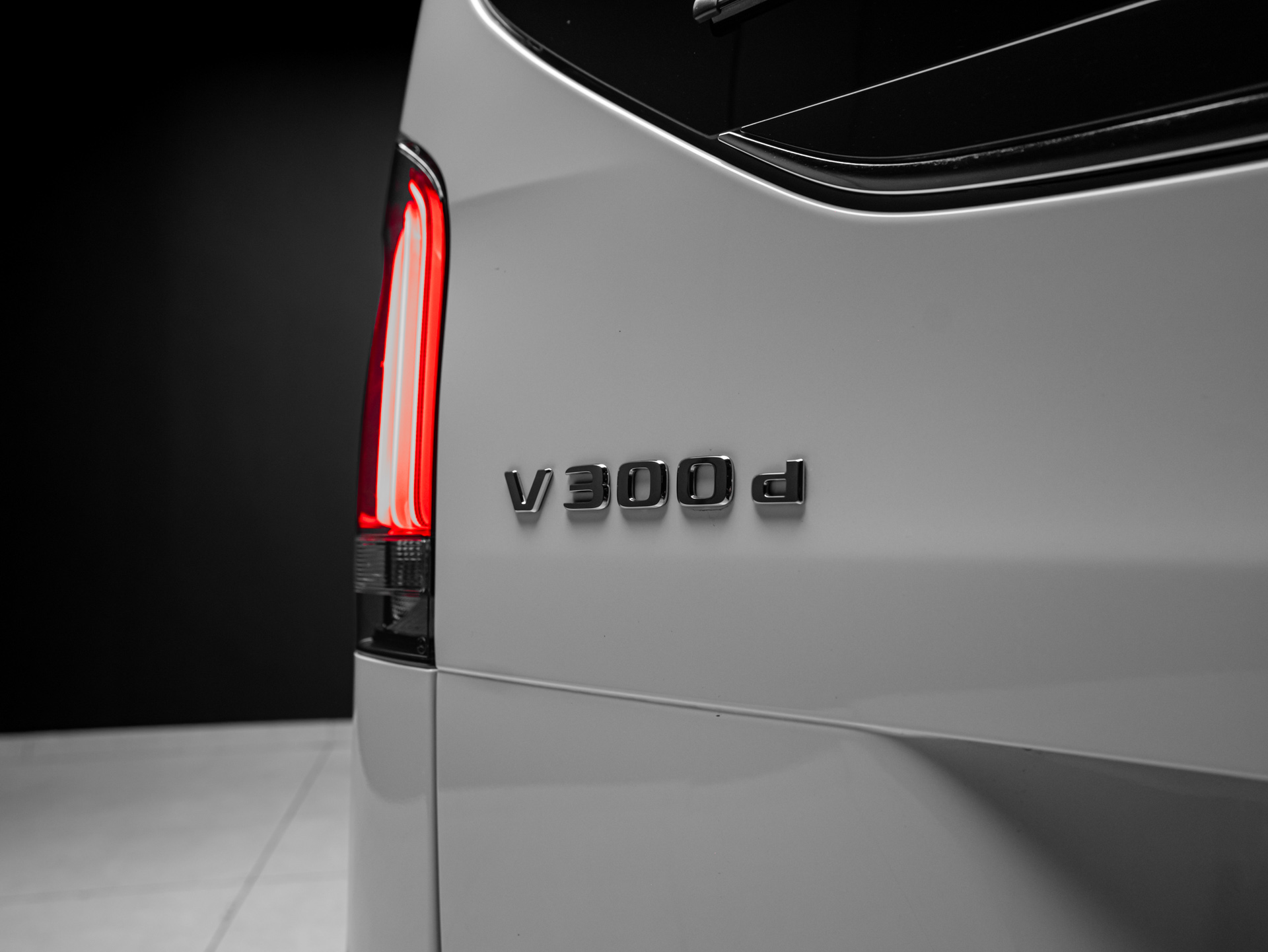 white merc v300d 16