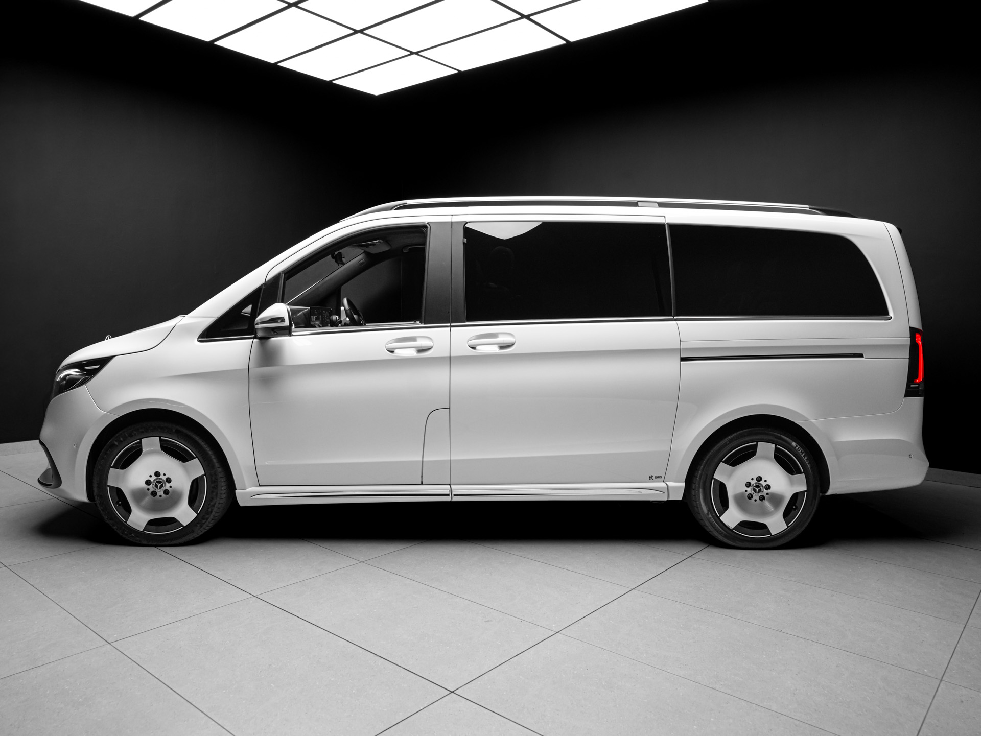 white merc v300d 2