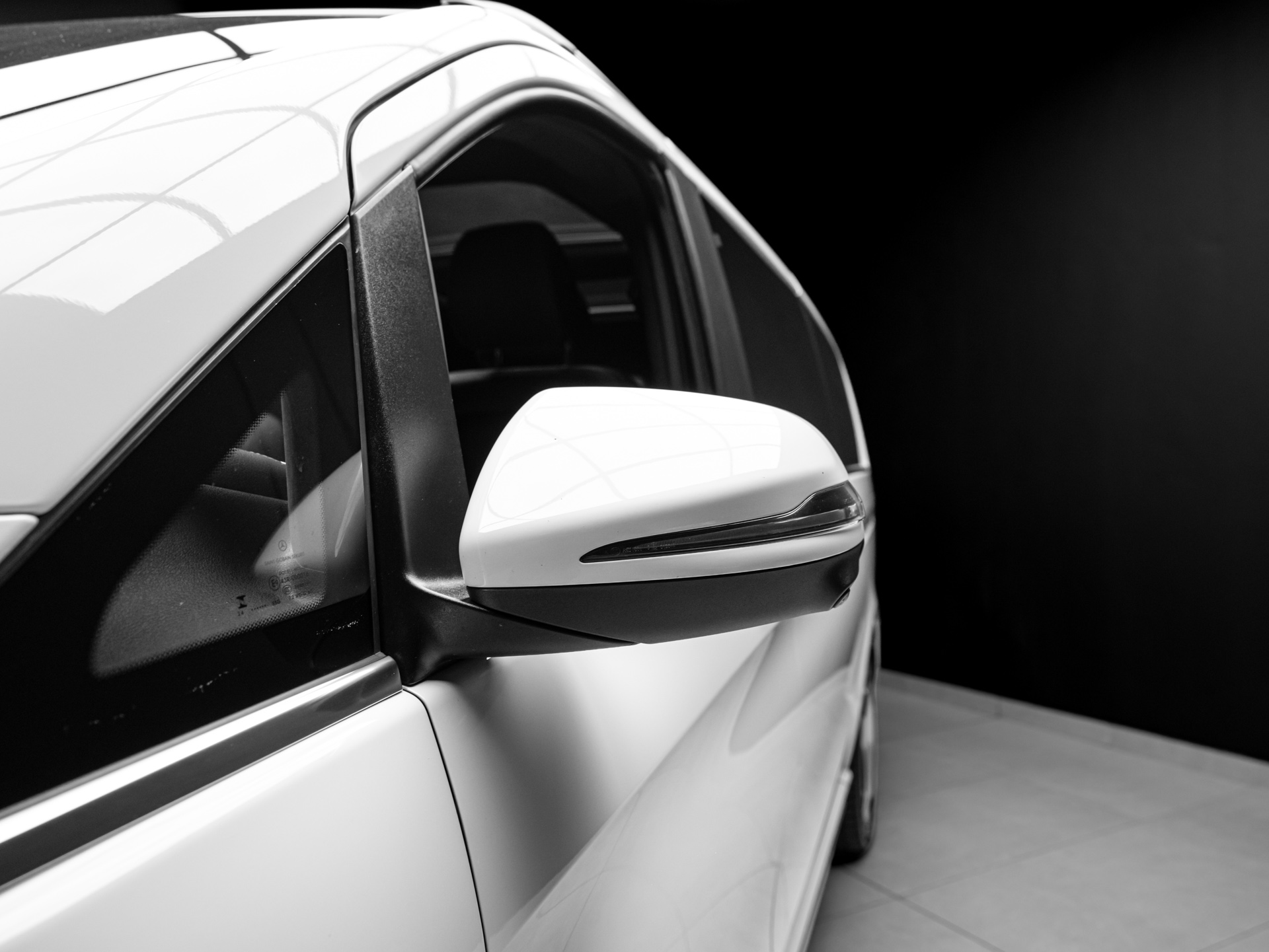 white merc v300d 4