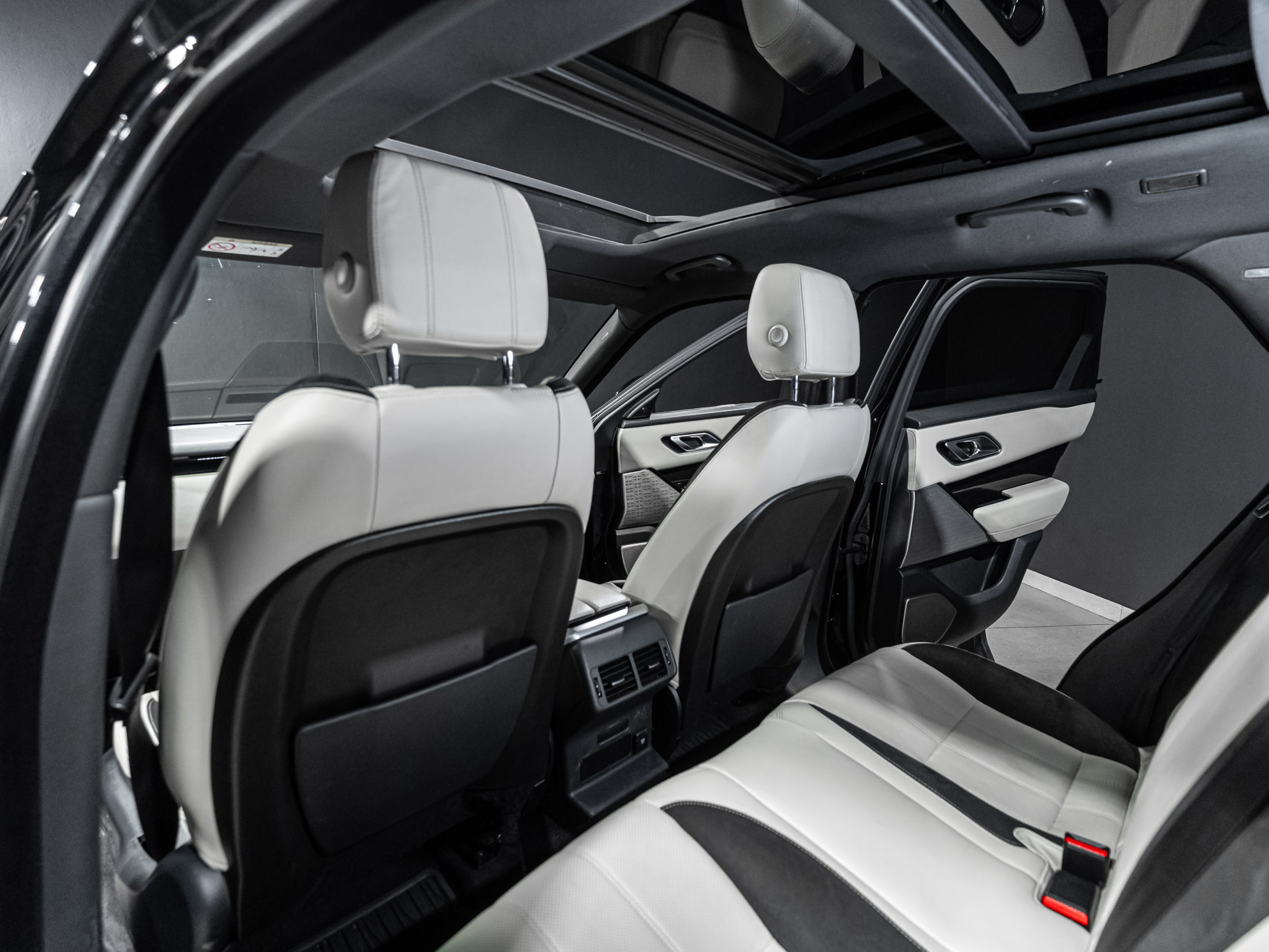 black velar 2764