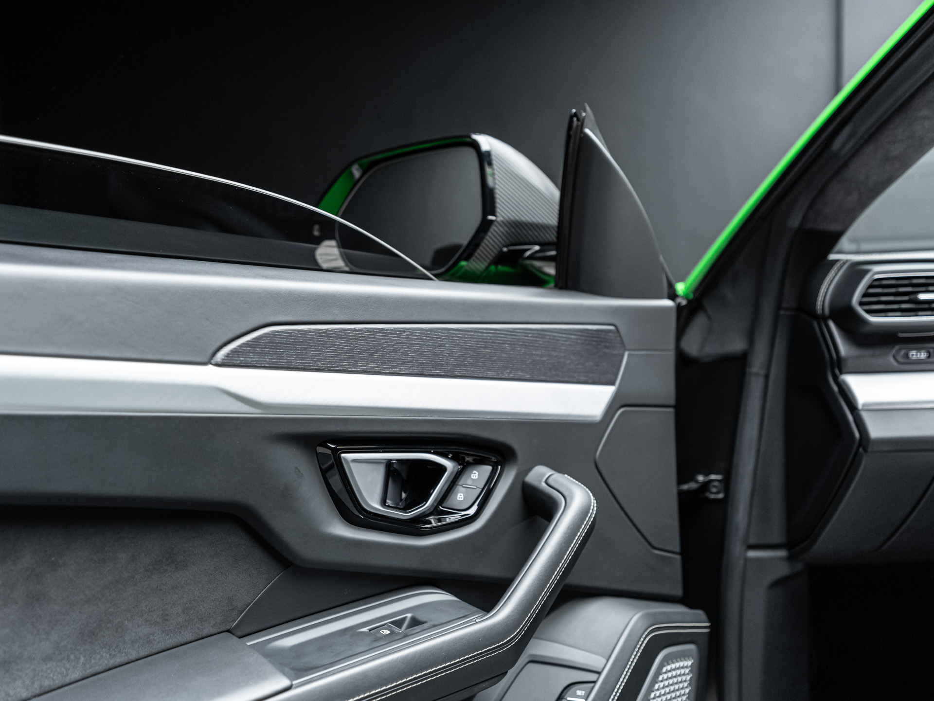 green urus 9457