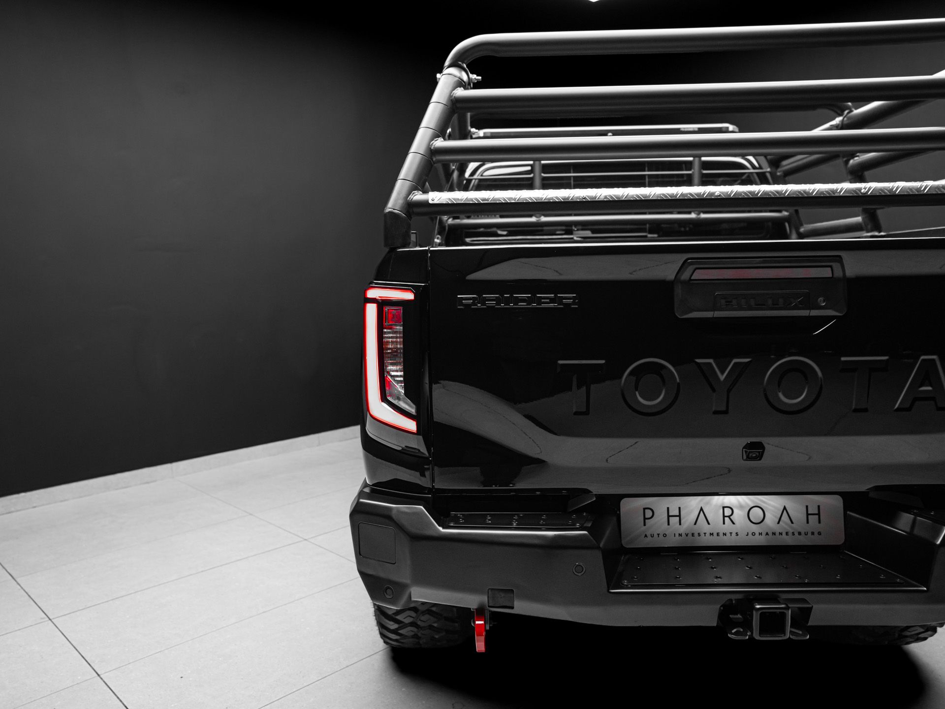 black toyota hilux 18