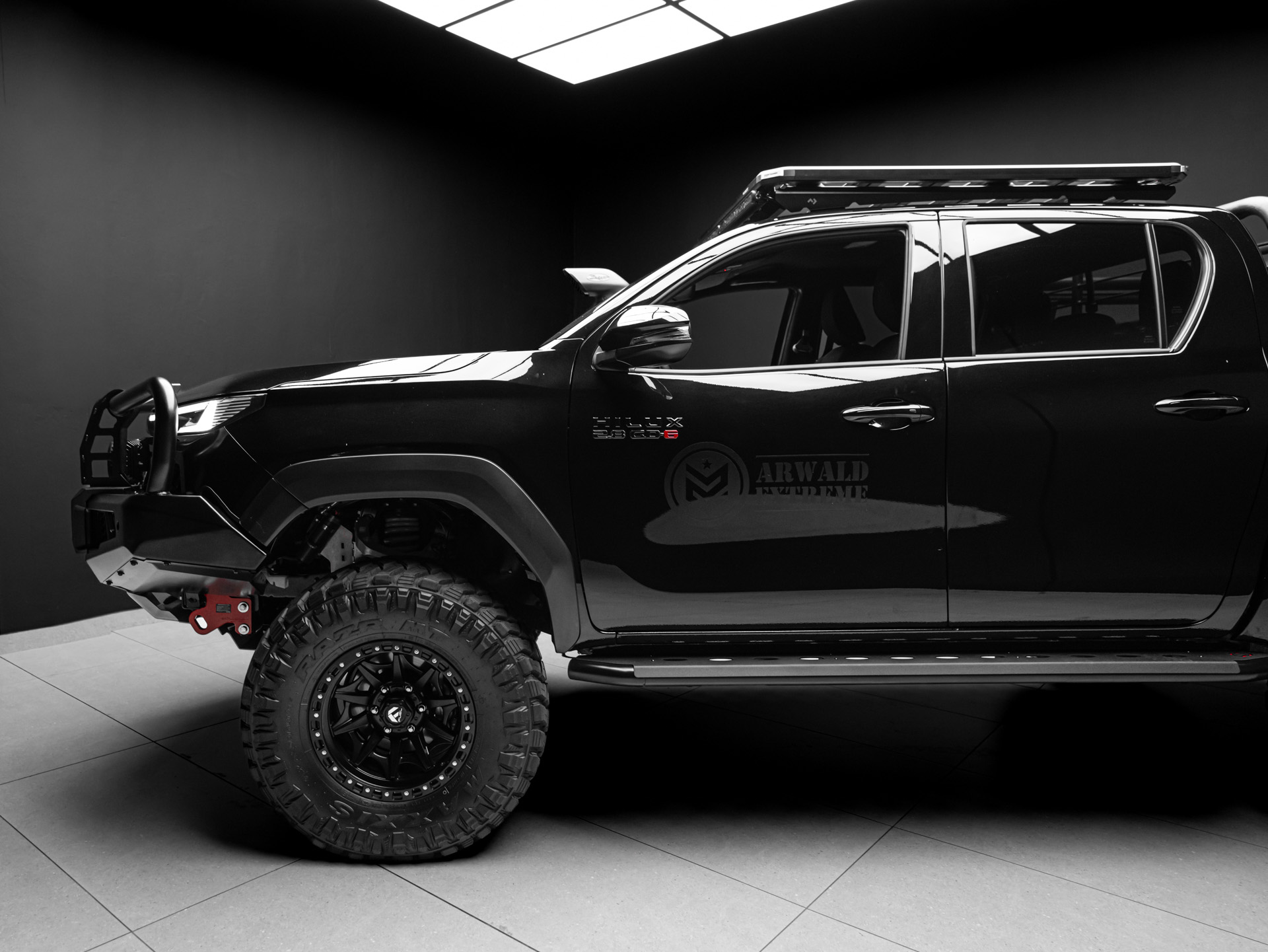 black toyota hilux 3