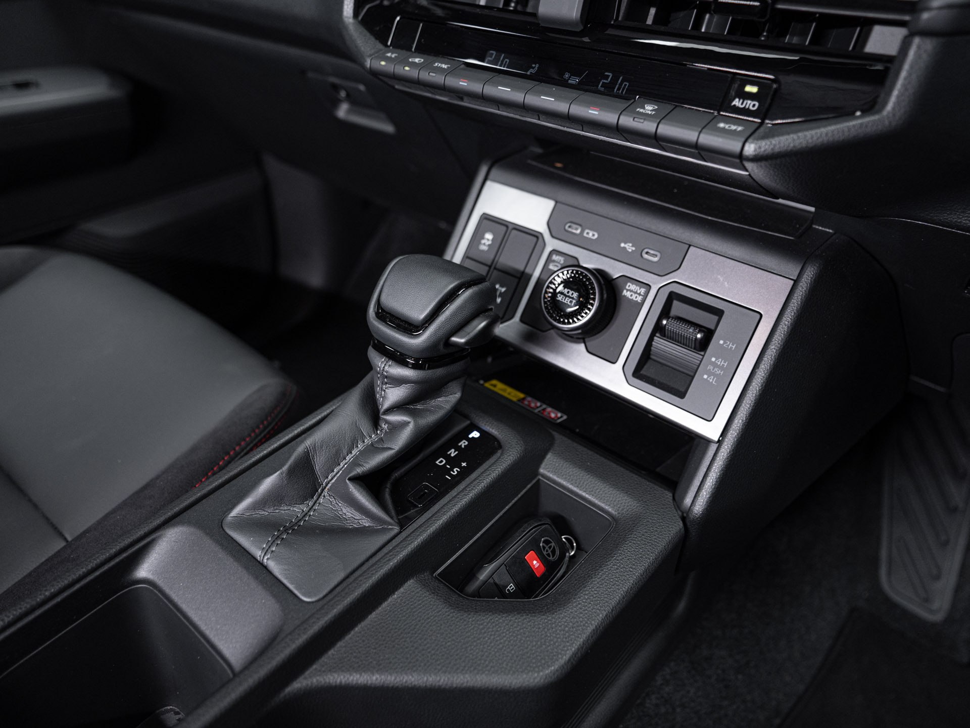 black toyota hilux 32