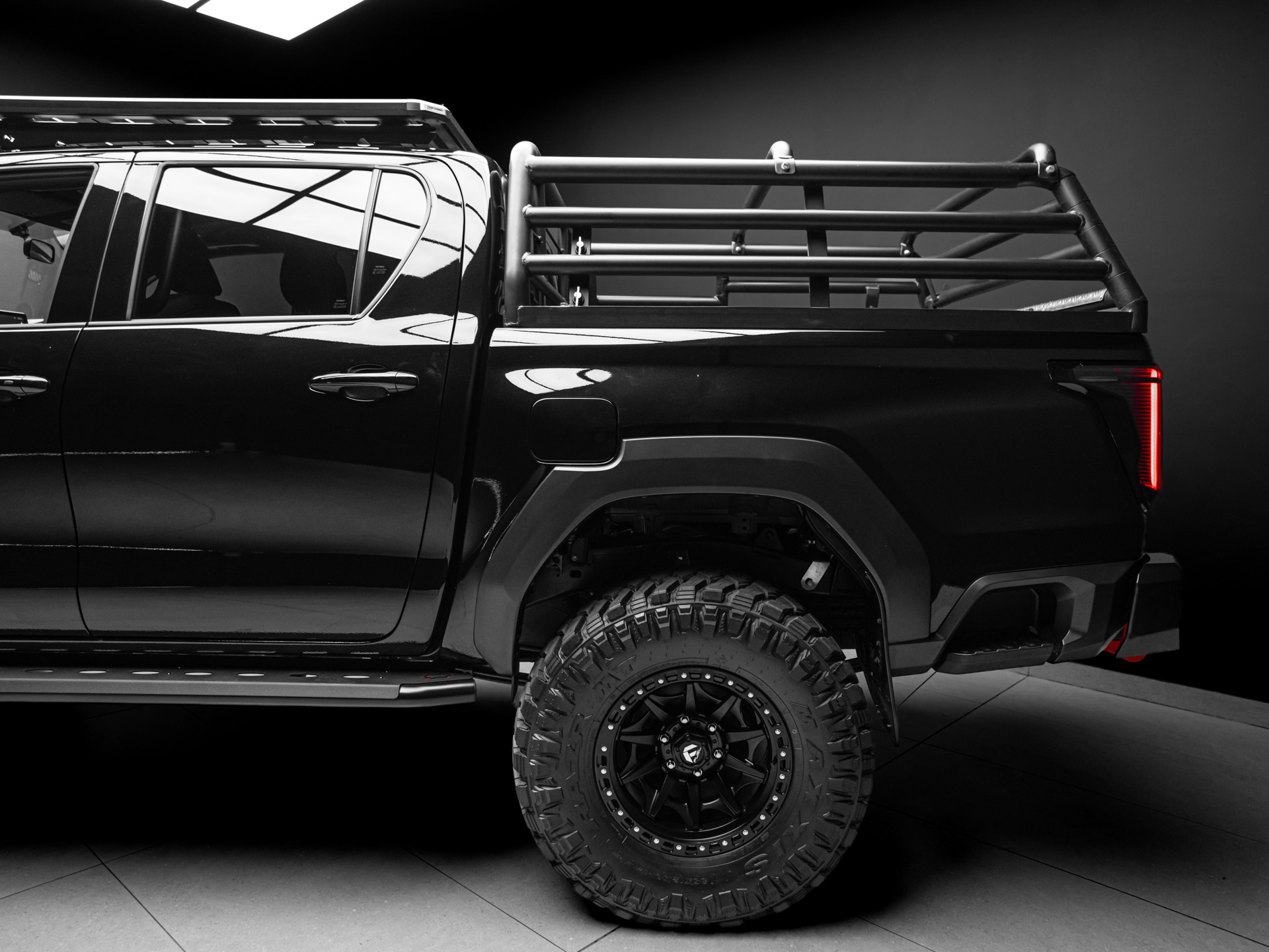black toyota hilux 4