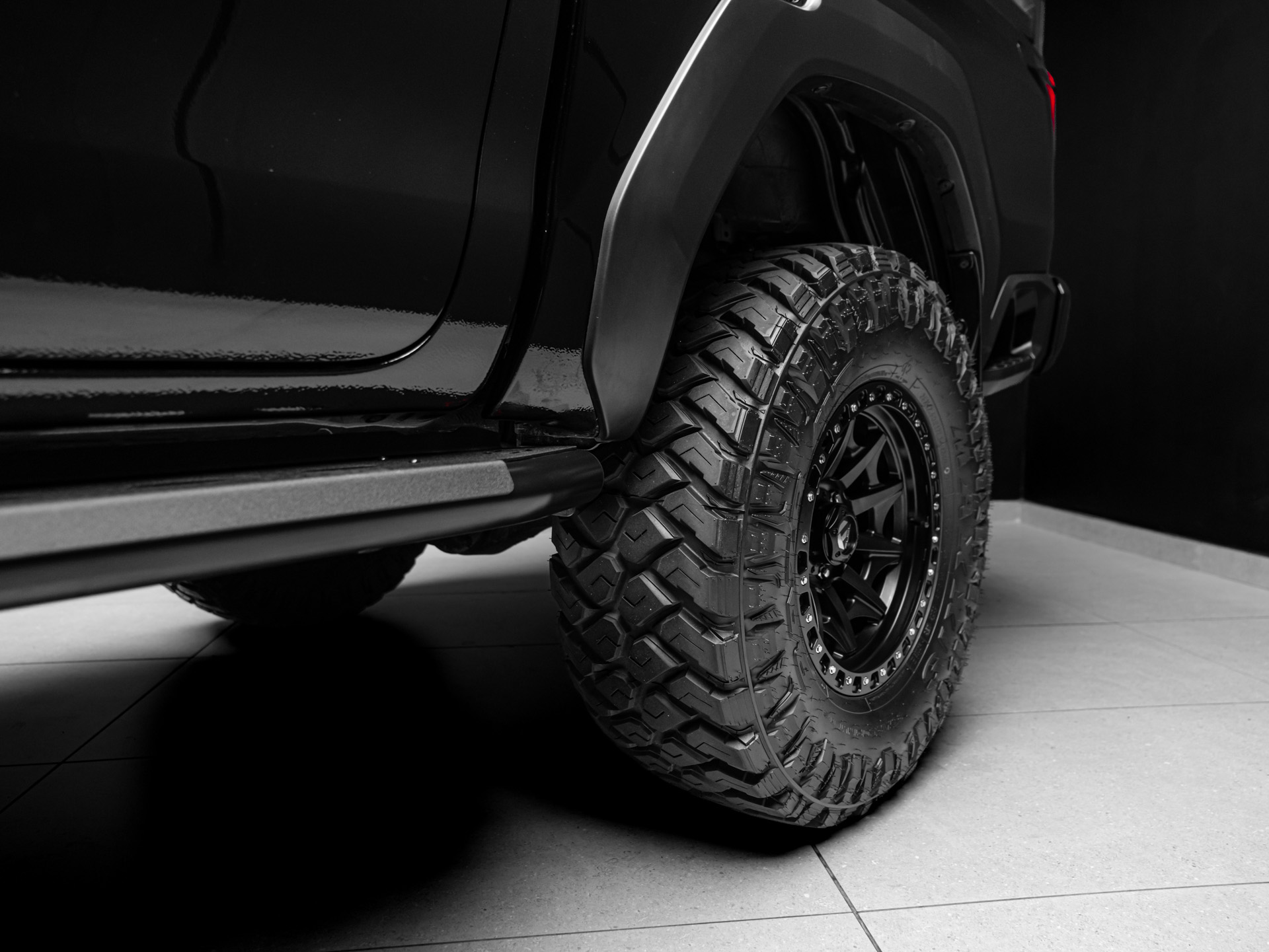 black toyota hilux 5