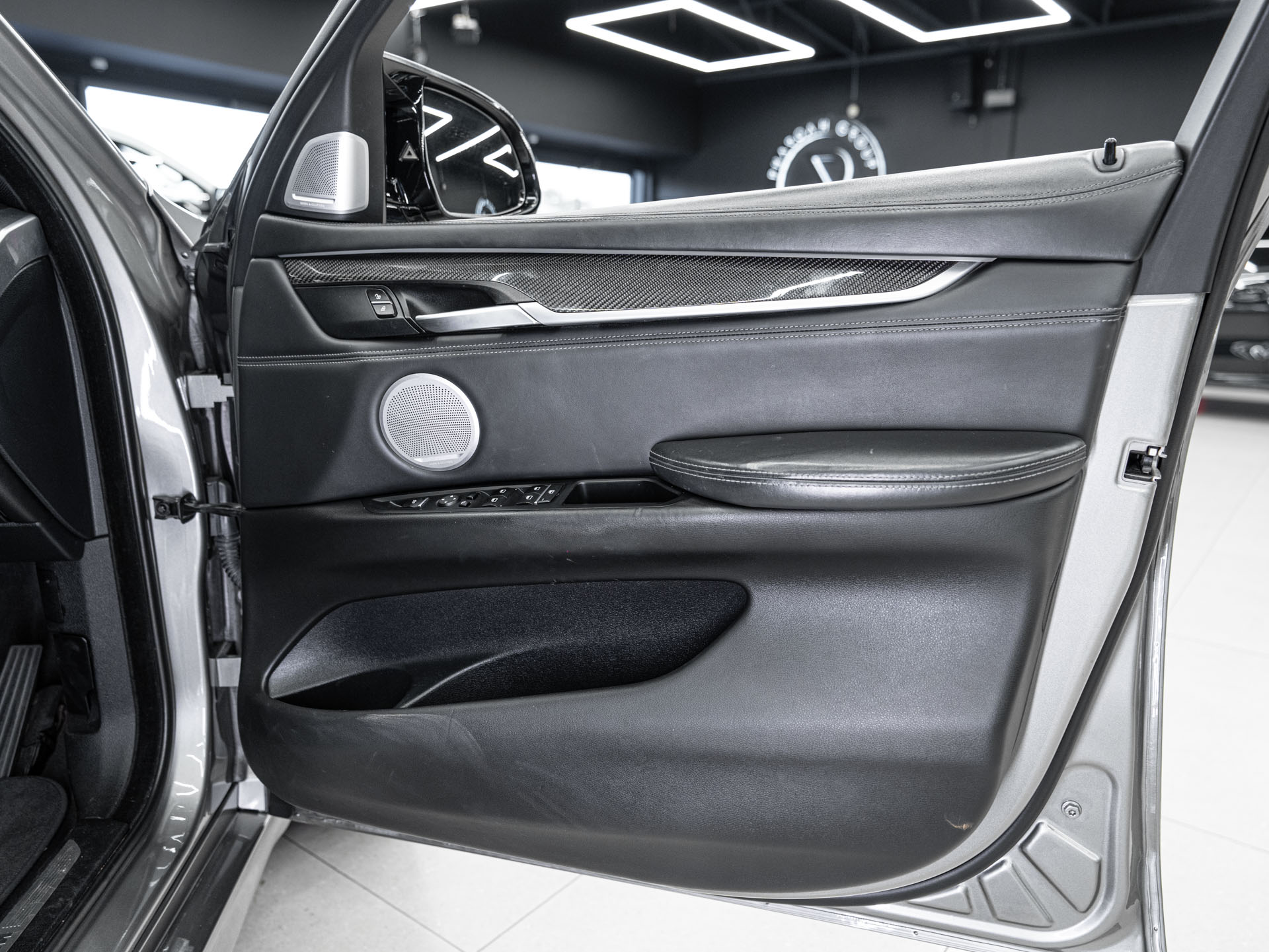 grey bmw x6 v2 18