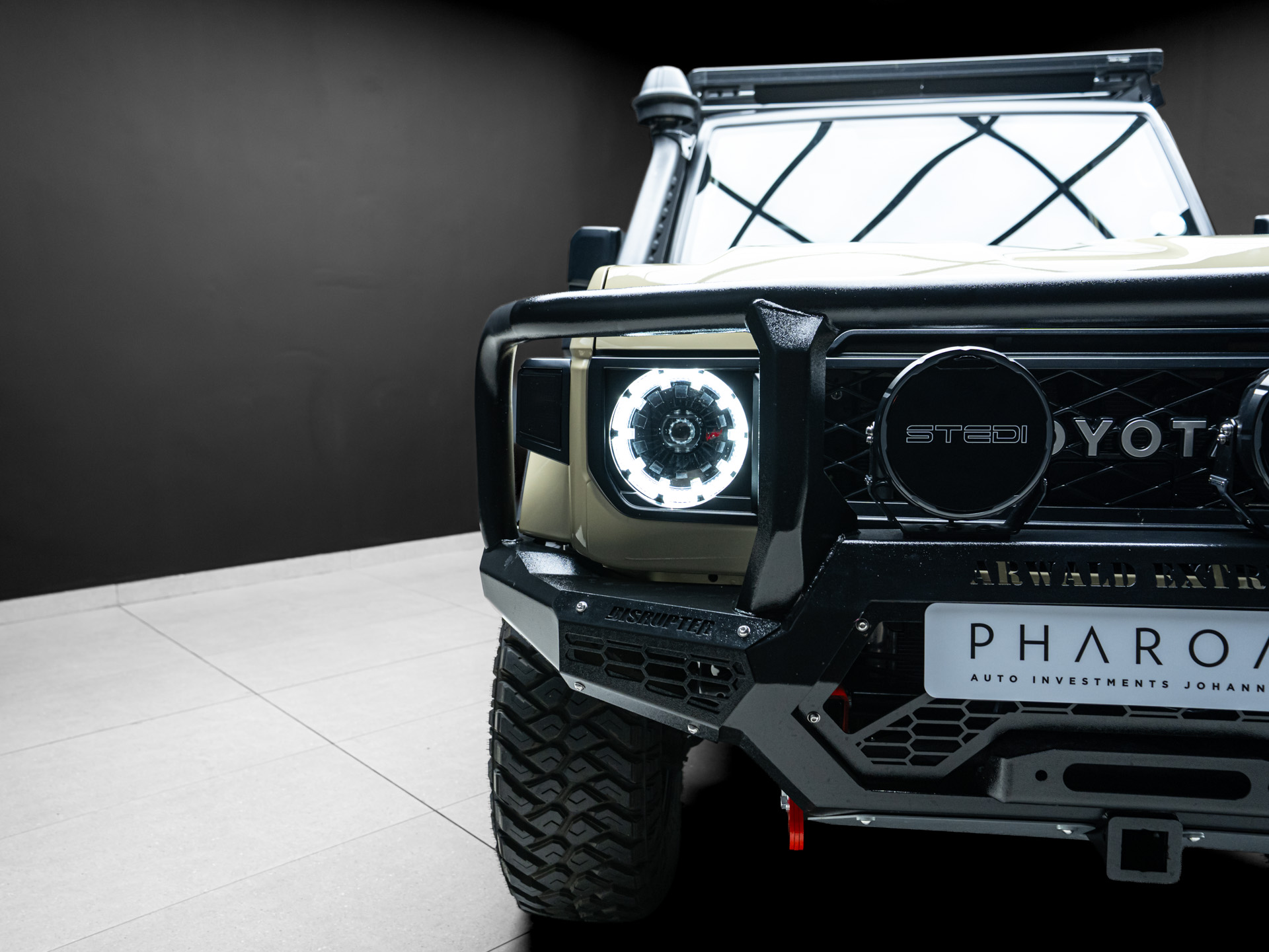 tan land cruiser 79 10