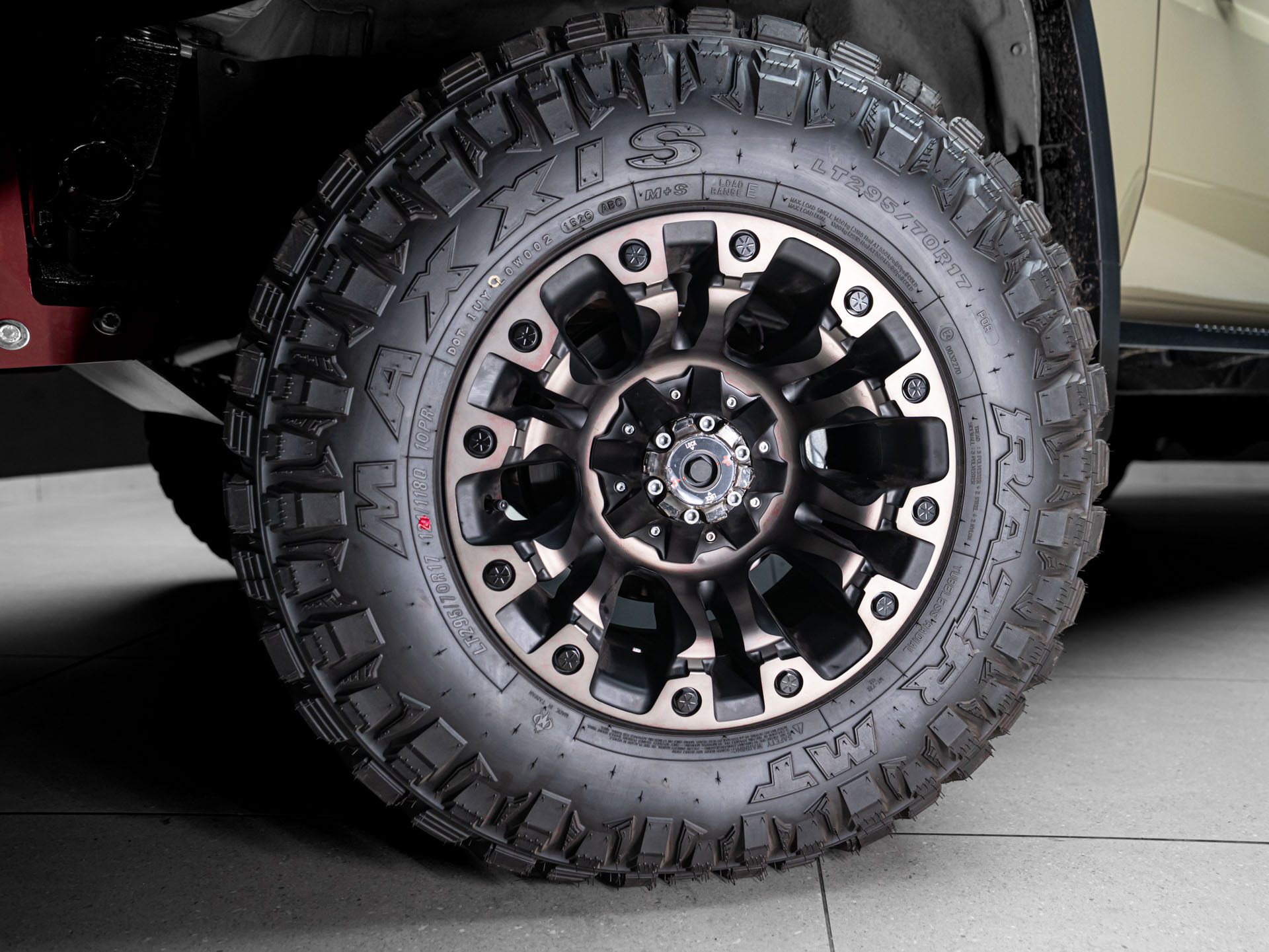 tan land cruiser 79 13