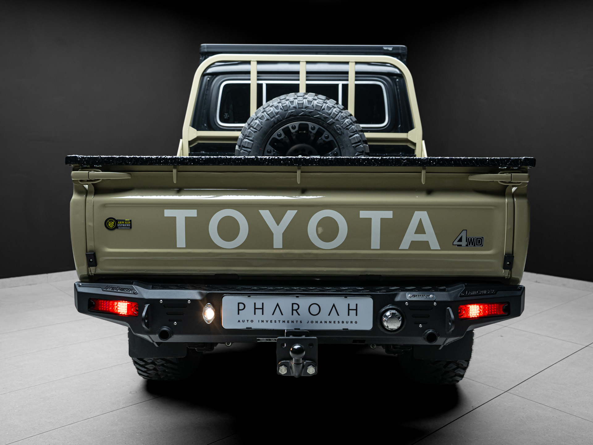 tan land cruiser 79 19