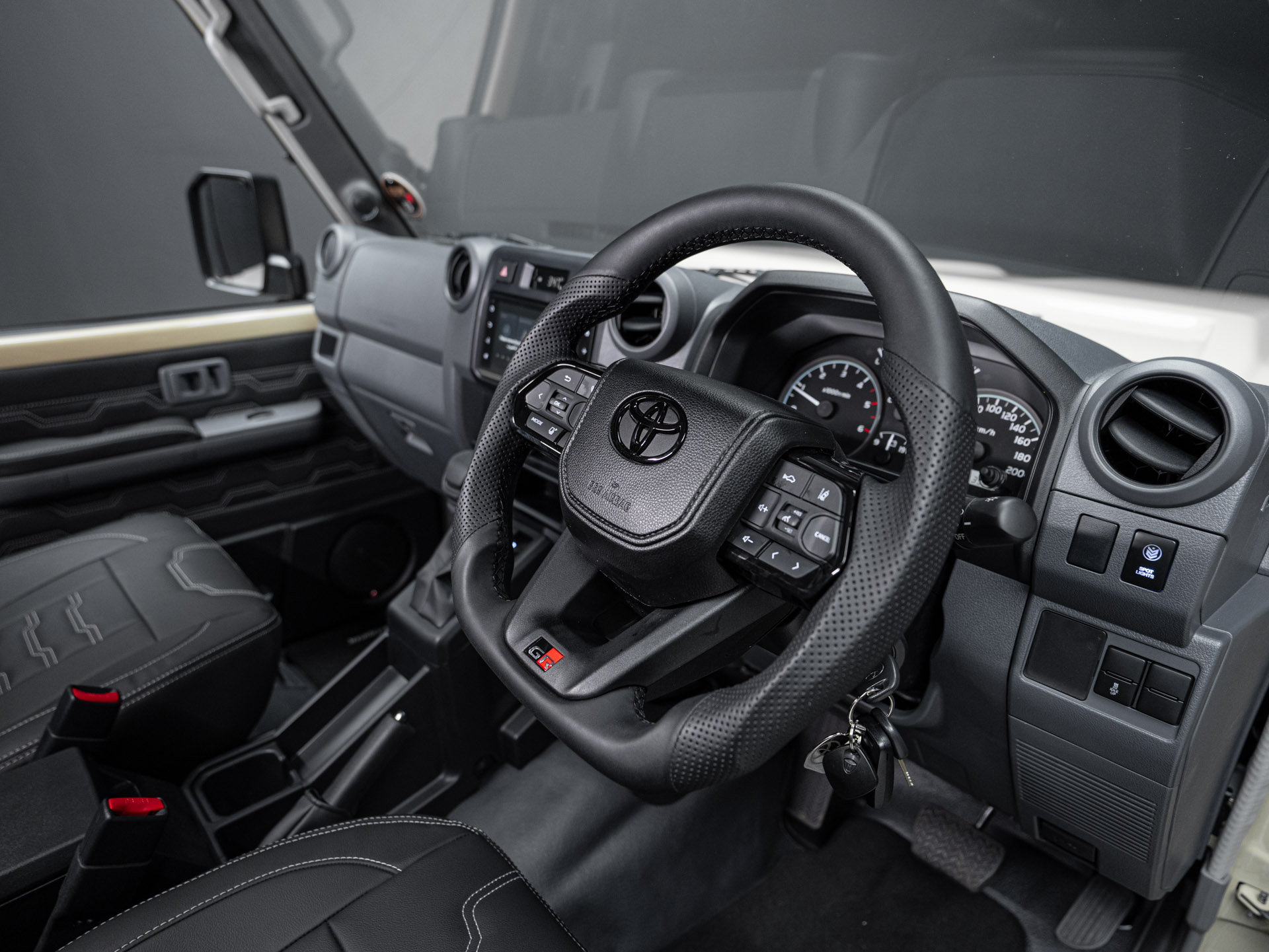 tan land cruiser 79 22