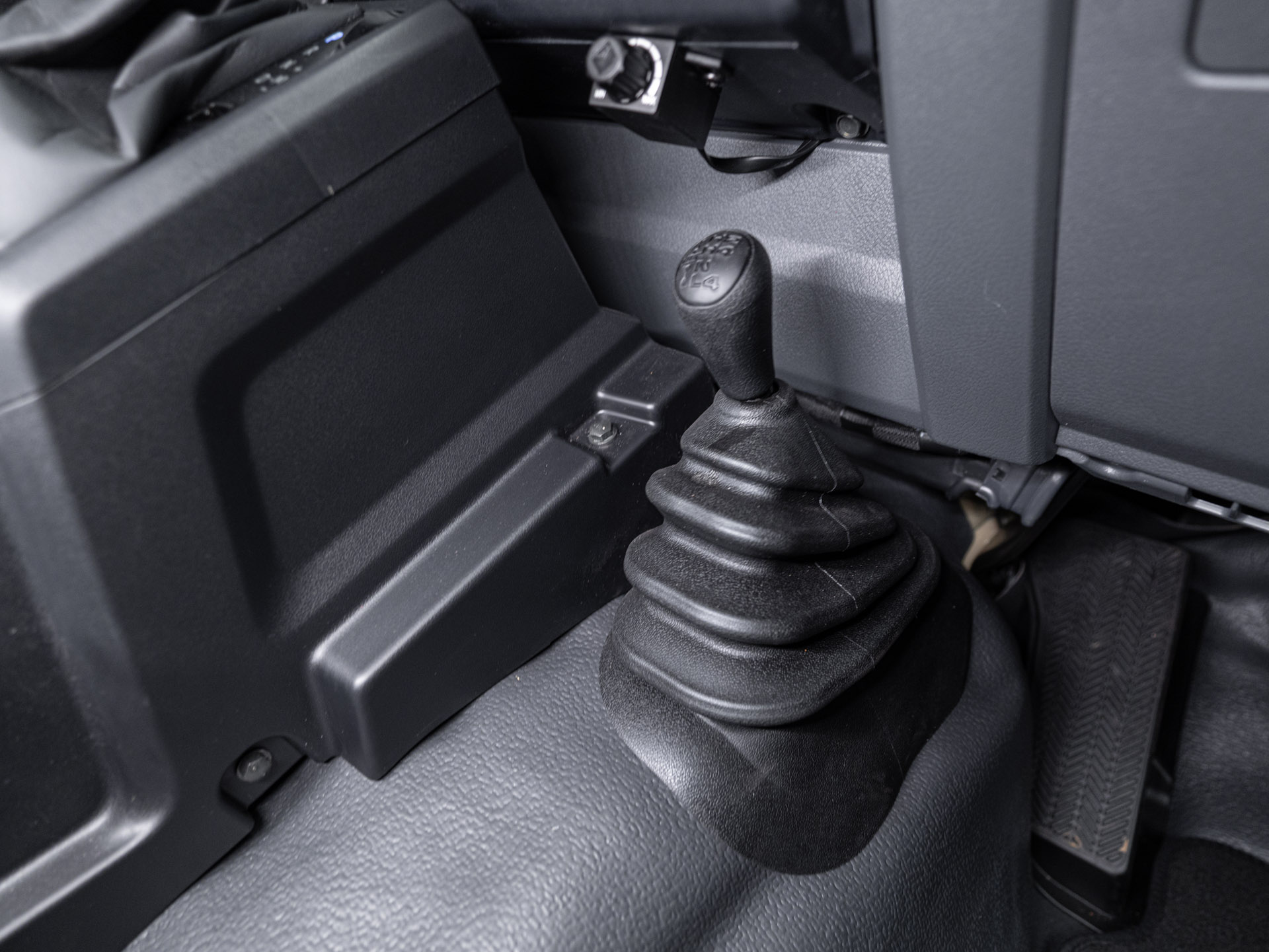 tan land cruiser 79 27