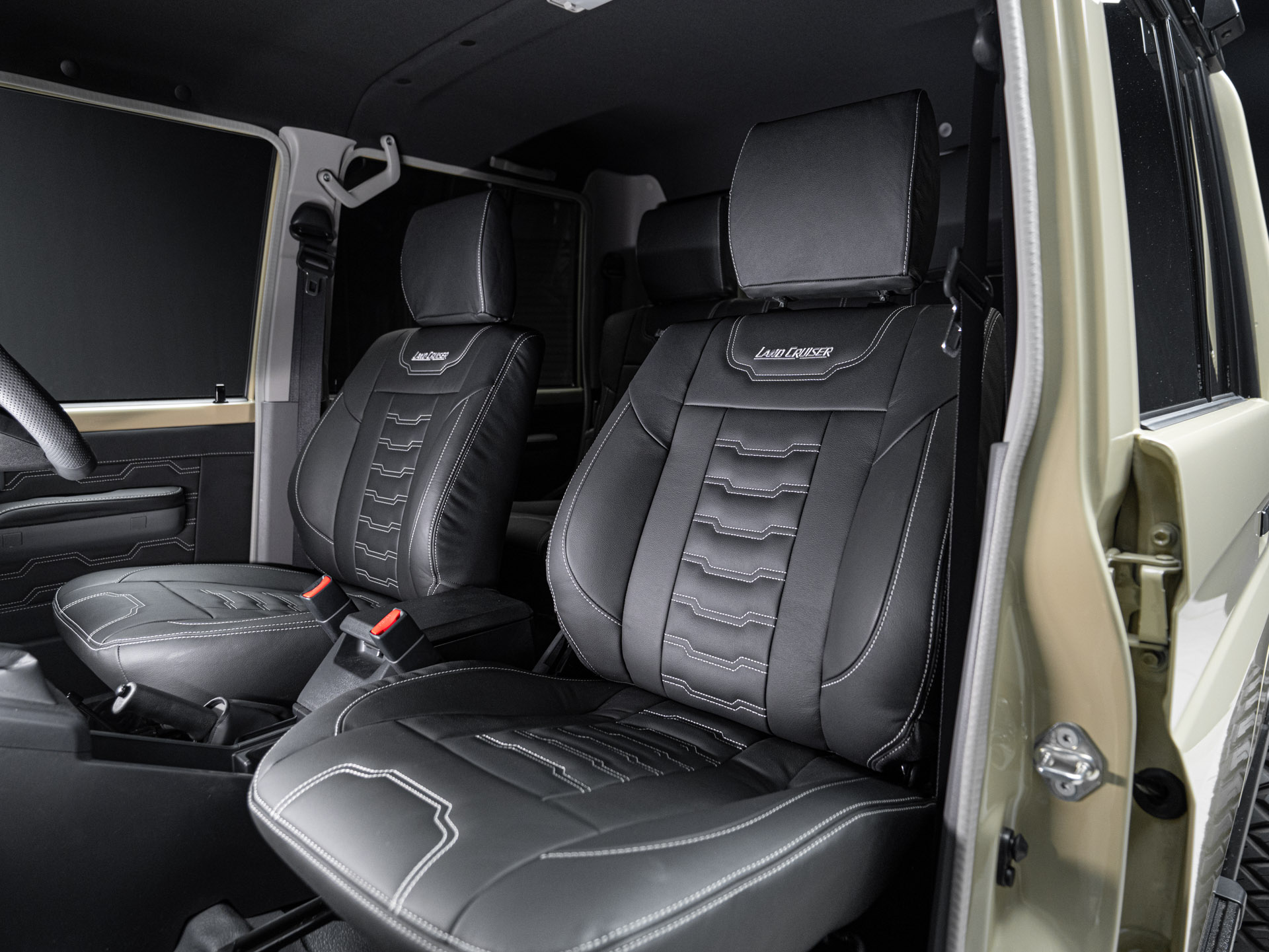 tan land cruiser 79 29