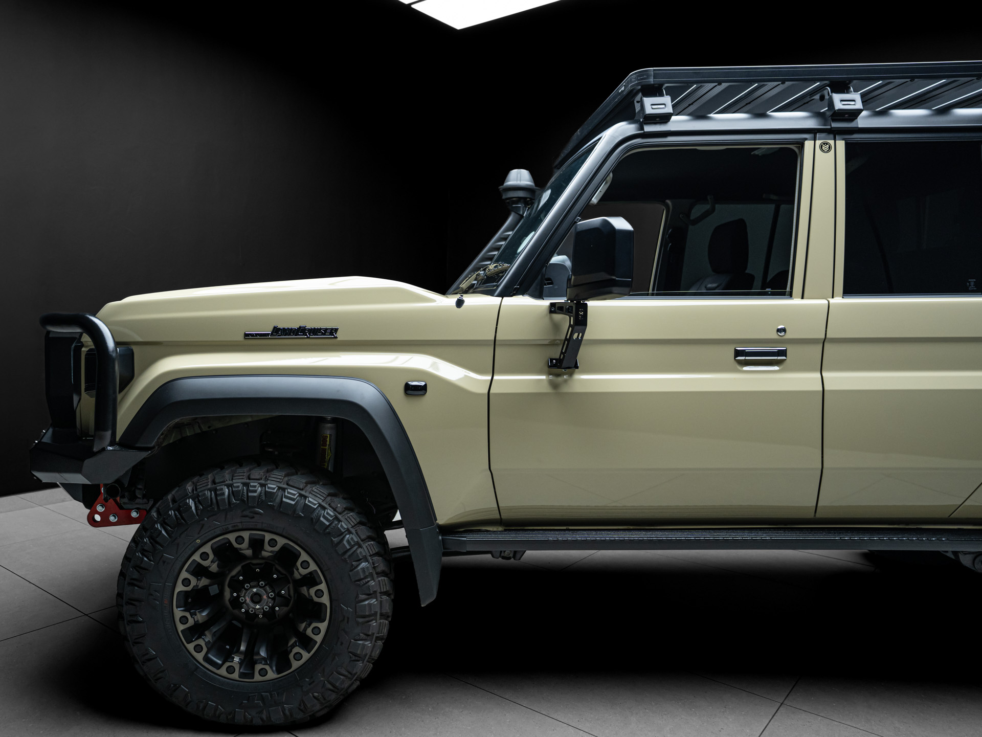 tan land cruiser 79 3