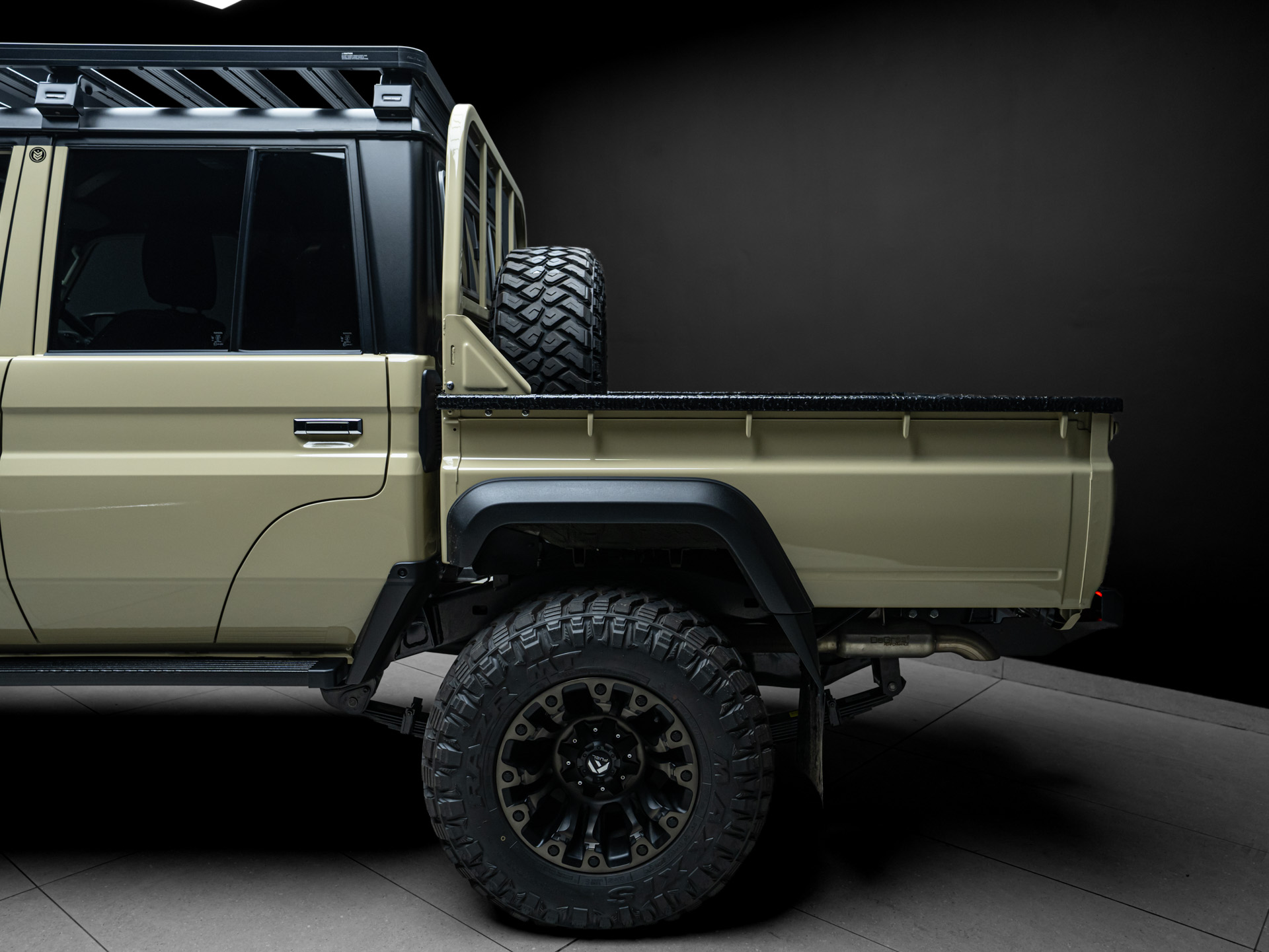 tan land cruiser 79 4