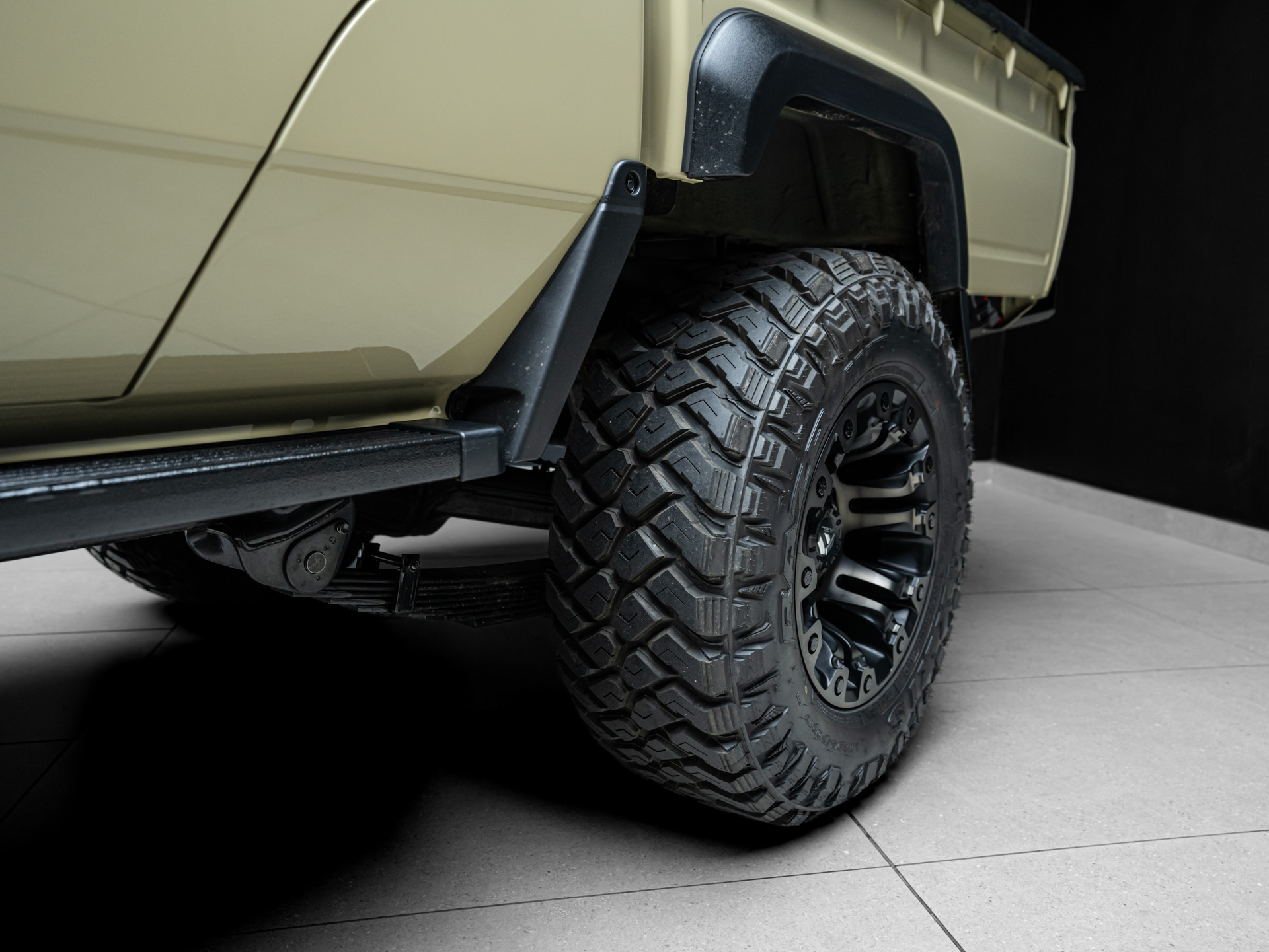 tan land cruiser 79 5