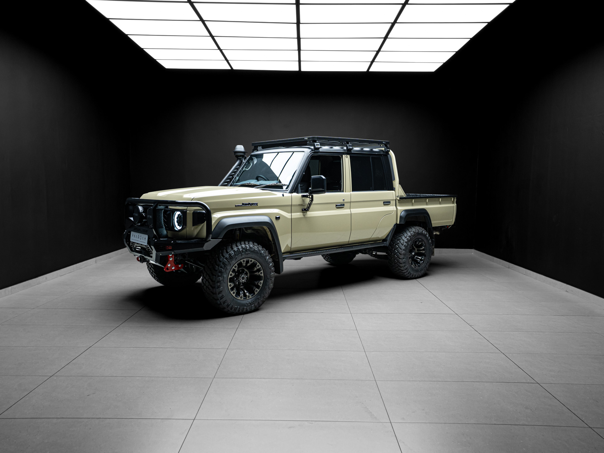 tan land cruiser 79