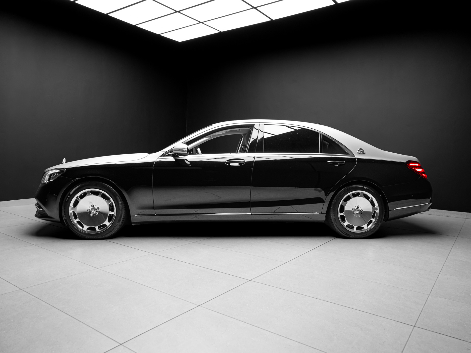 two tone mercedes maybach s560 2