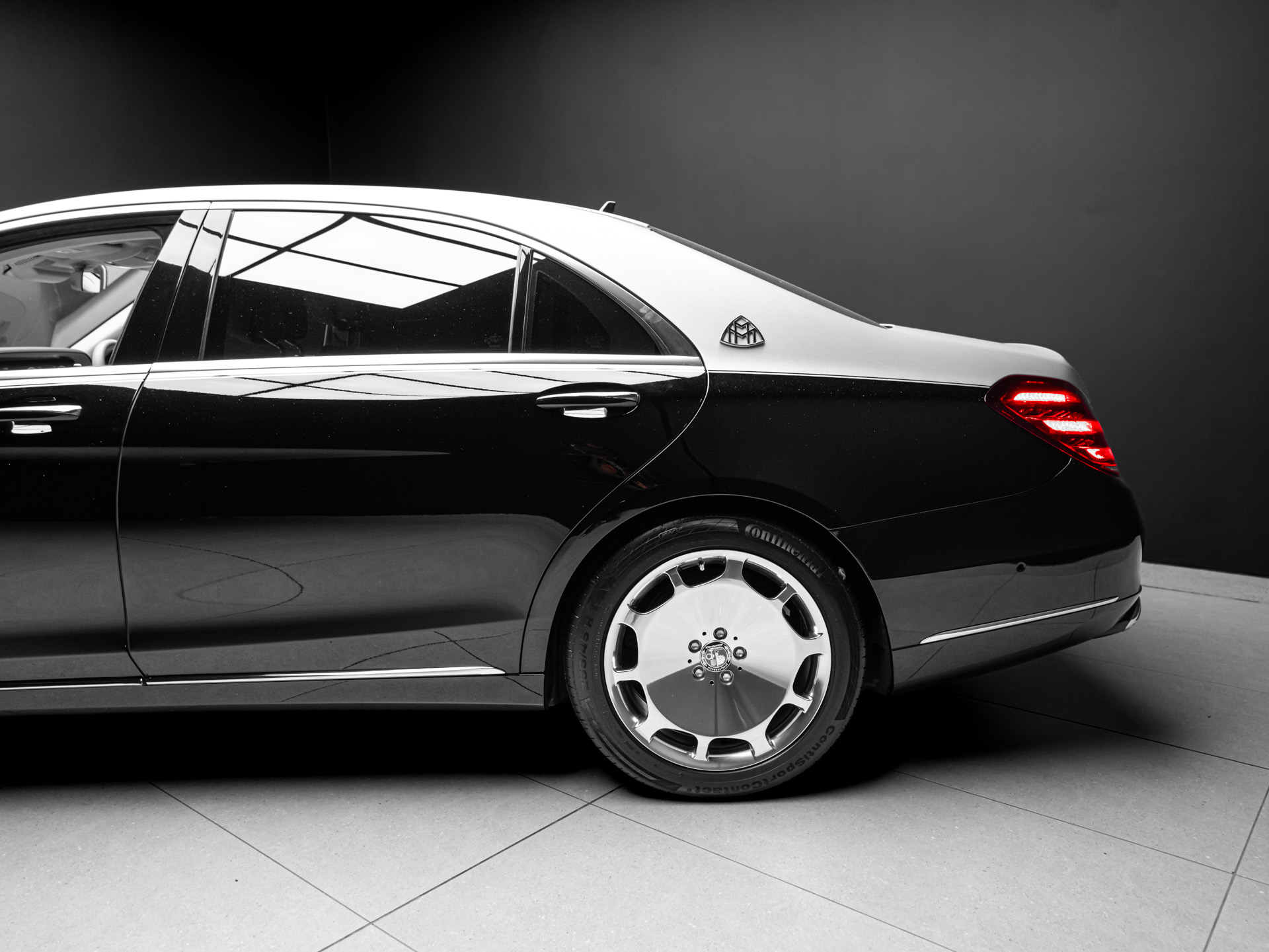 two tone mercedes maybach s560 4