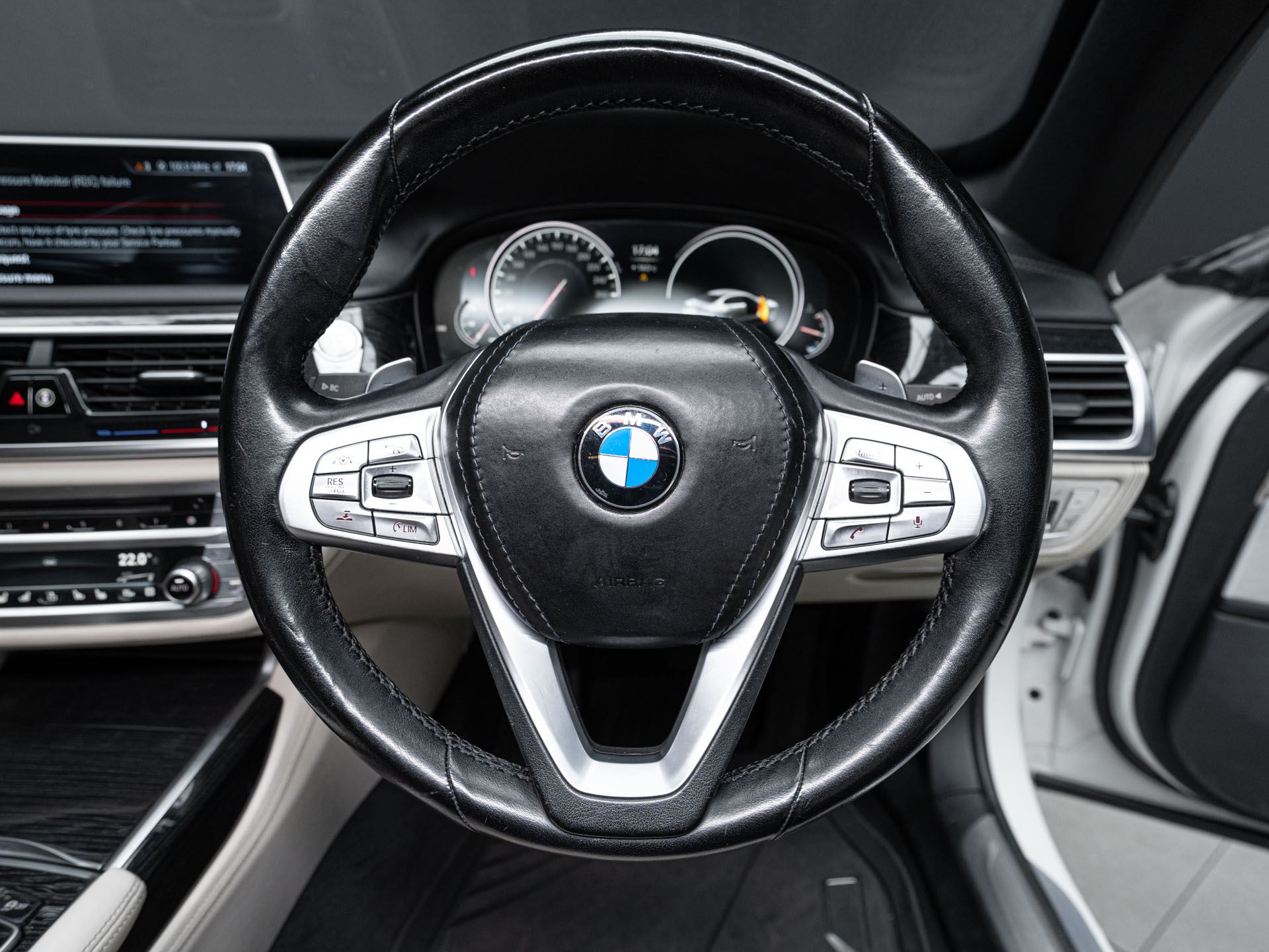 white bmw 750i 20