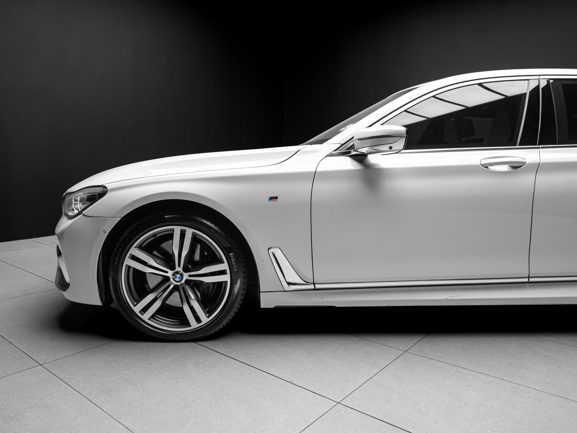 white bmw 750i 4